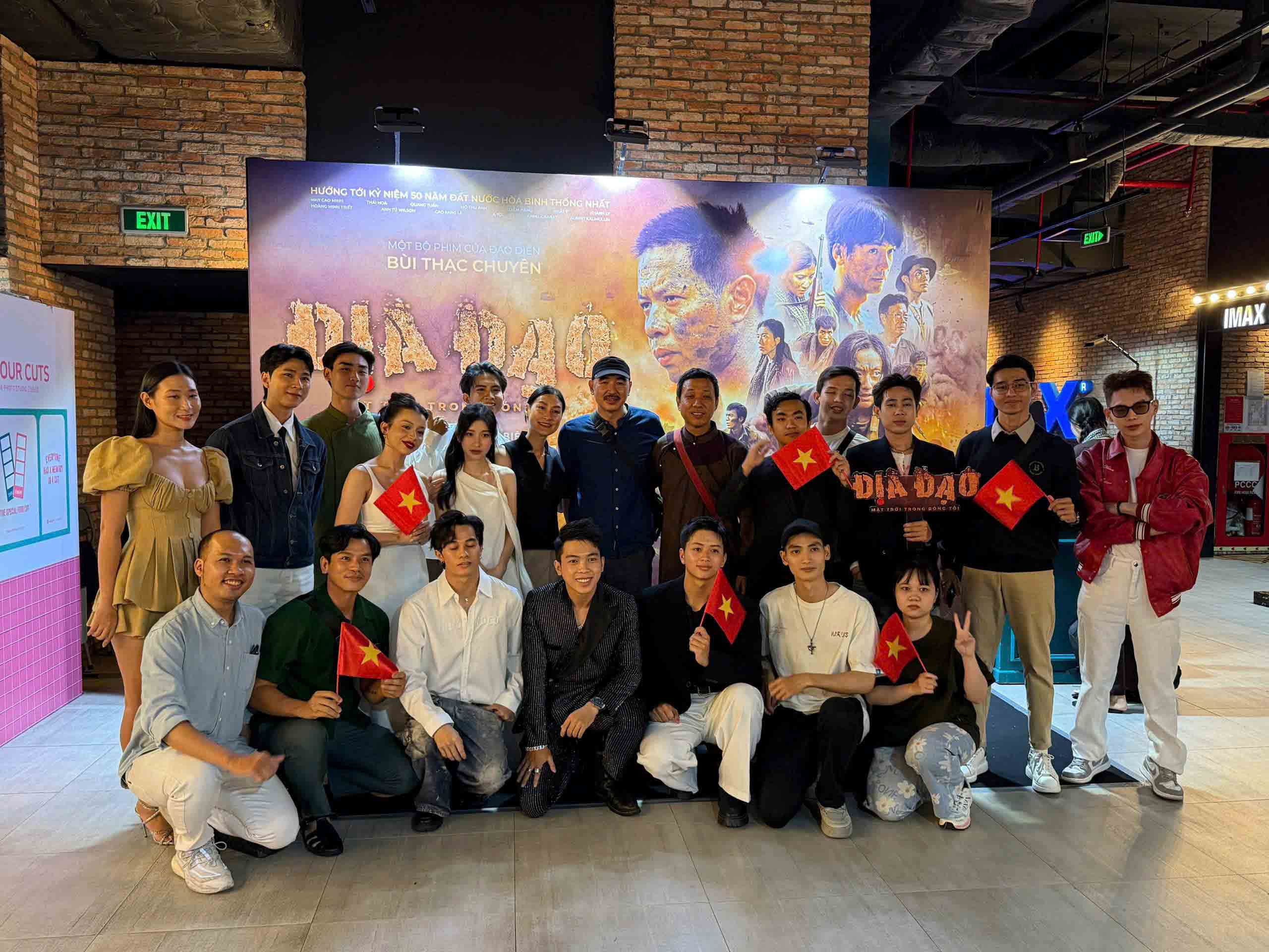 영화 '터널: 어둠 속의 태양' 시사회 - 사진 2. Ra mắt phim 'Địa đạo: Mặt trời trong bóng tối'- Ảnh 2.