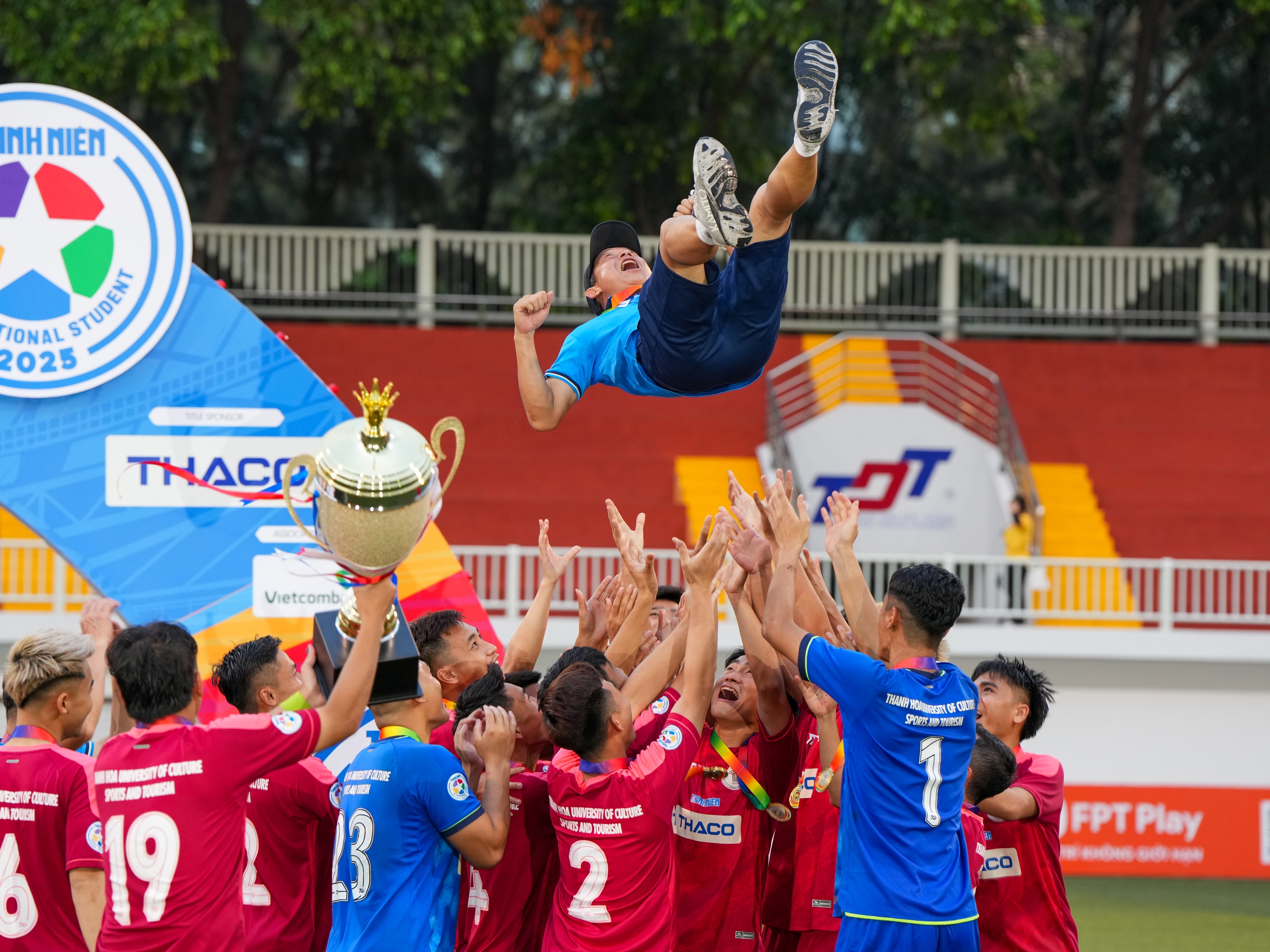 Phó giáo sư, Tiến sĩ Đồng Hương Lan: 'Tự hào Trường ĐH VH-TT-DL Thanh Hóa làm nên lịch sử'- Ảnh 7.