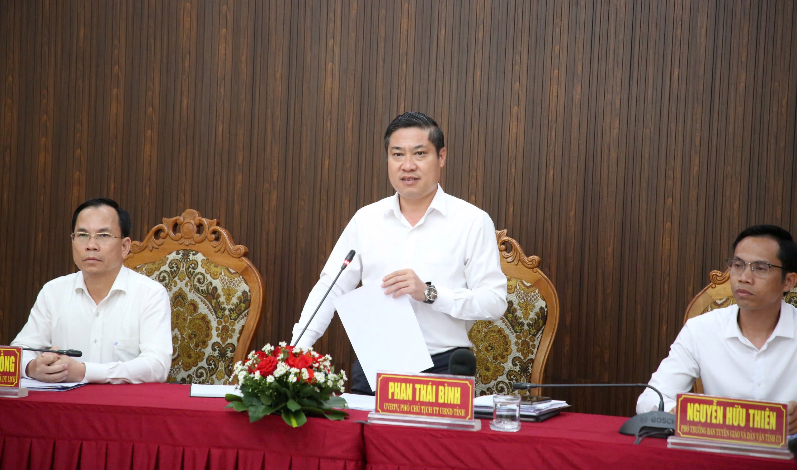 15-minütiges Feuerwerk zur Feier des 50. Jahrestages des Befreiungstages der Provinz Quang Nam – Foto 3. Bắn pháo hoa 15 phút mừng kỷ niệm 50 năm Ngày giải phóng tỉnh Quảng Nam- Ảnh 3.