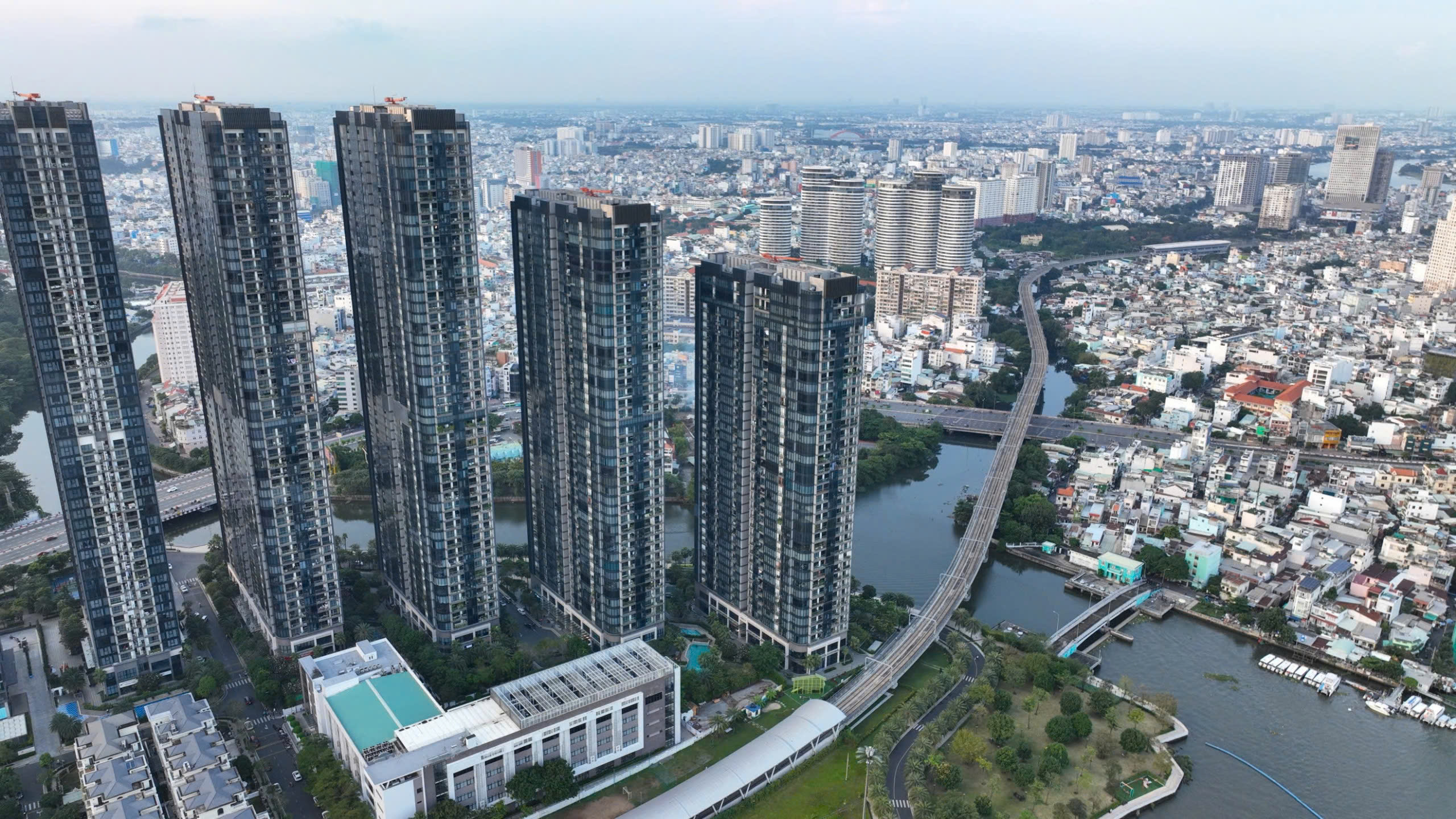 TP.HCM sẽ dồn lực cho hạ tầng giao thông- Ảnh 1. TP.HCM sẽ dồn lực cho hạ tầng giao thông- Ảnh 1.