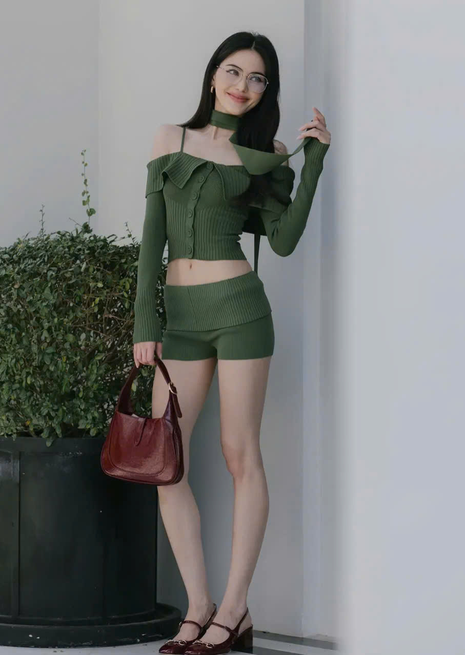 Draag sexy low-rise mode van broeken tot rokken - Foto 4. Diện mốt cạp trễ gợi cảm từ quần cho đến chân váy- Ảnh 4.