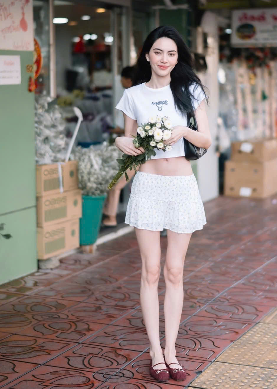 Draag sexy laag uitgesneden mode, van broeken tot rokken - Foto 6. Diện mốt cạp trễ gợi cảm từ quần cho đến chân váy- Ảnh 6.