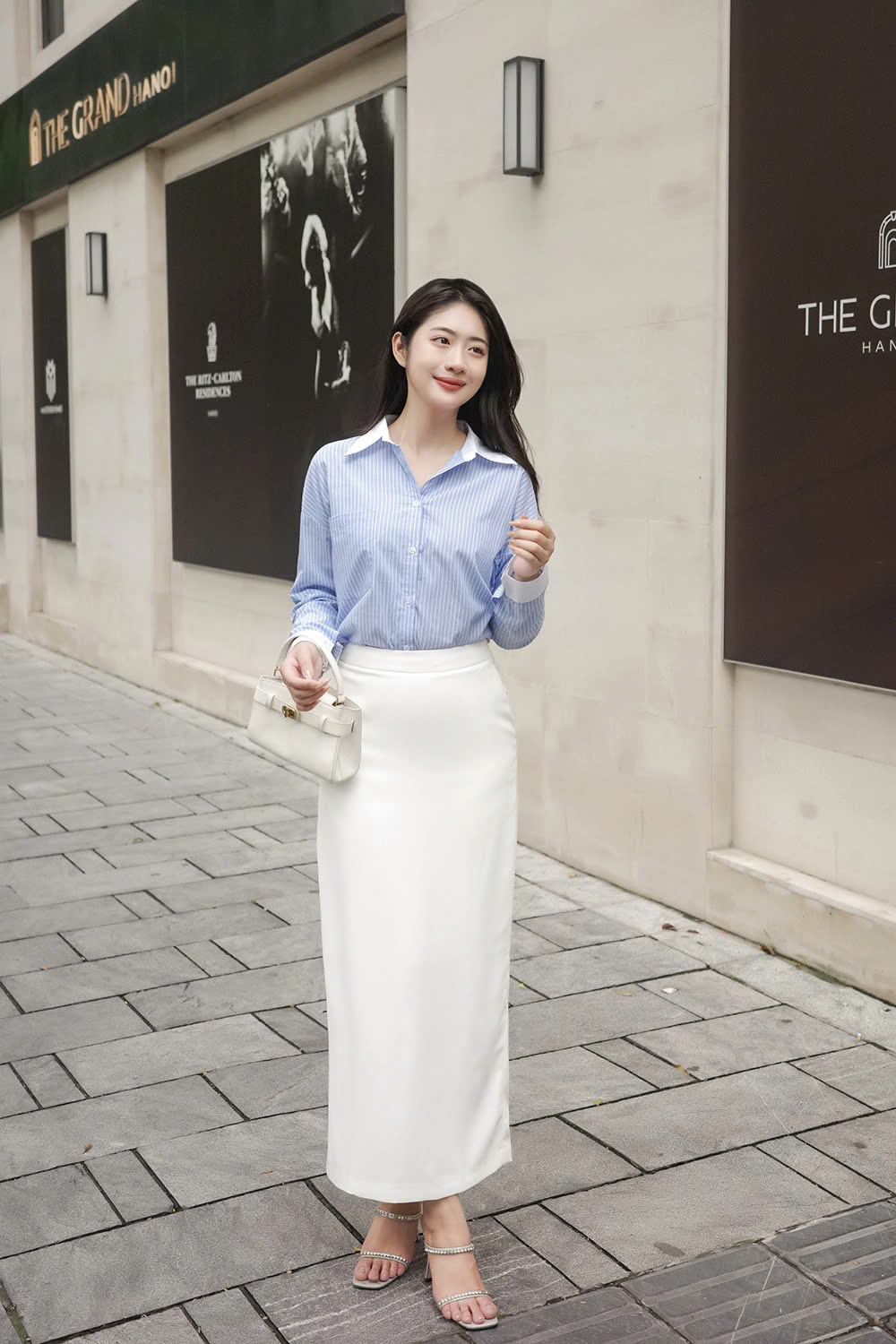 Từ cổ điển đến hiện đại, họa tiết 'cân' mọi bản phối thời trang- Ảnh 2. Từ cổ điển đến hiện đại, họa tiết 'cân' mọi bản phối thời trang- Ảnh 2.