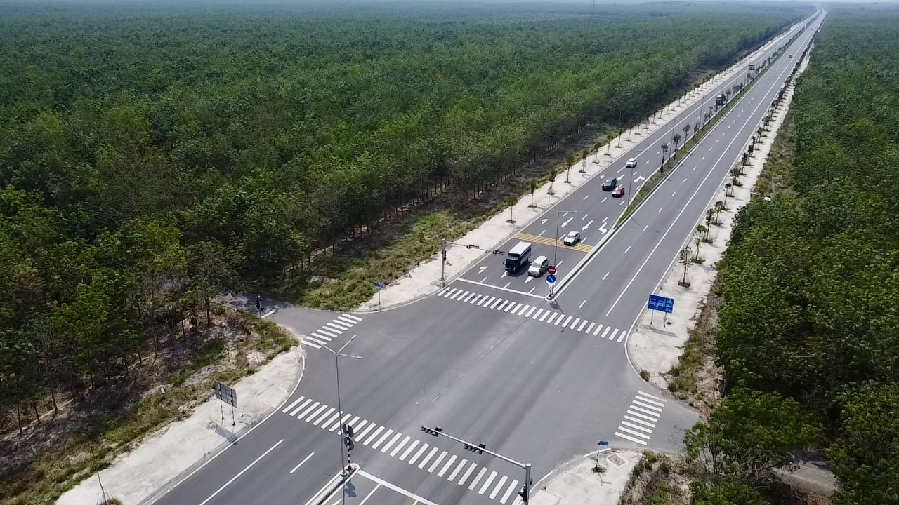 Cao tốc TP.HCM - Thủ Dầu Một - Chơn Thành có hơn 12 km xuyên rừng cao su- Ảnh 6.