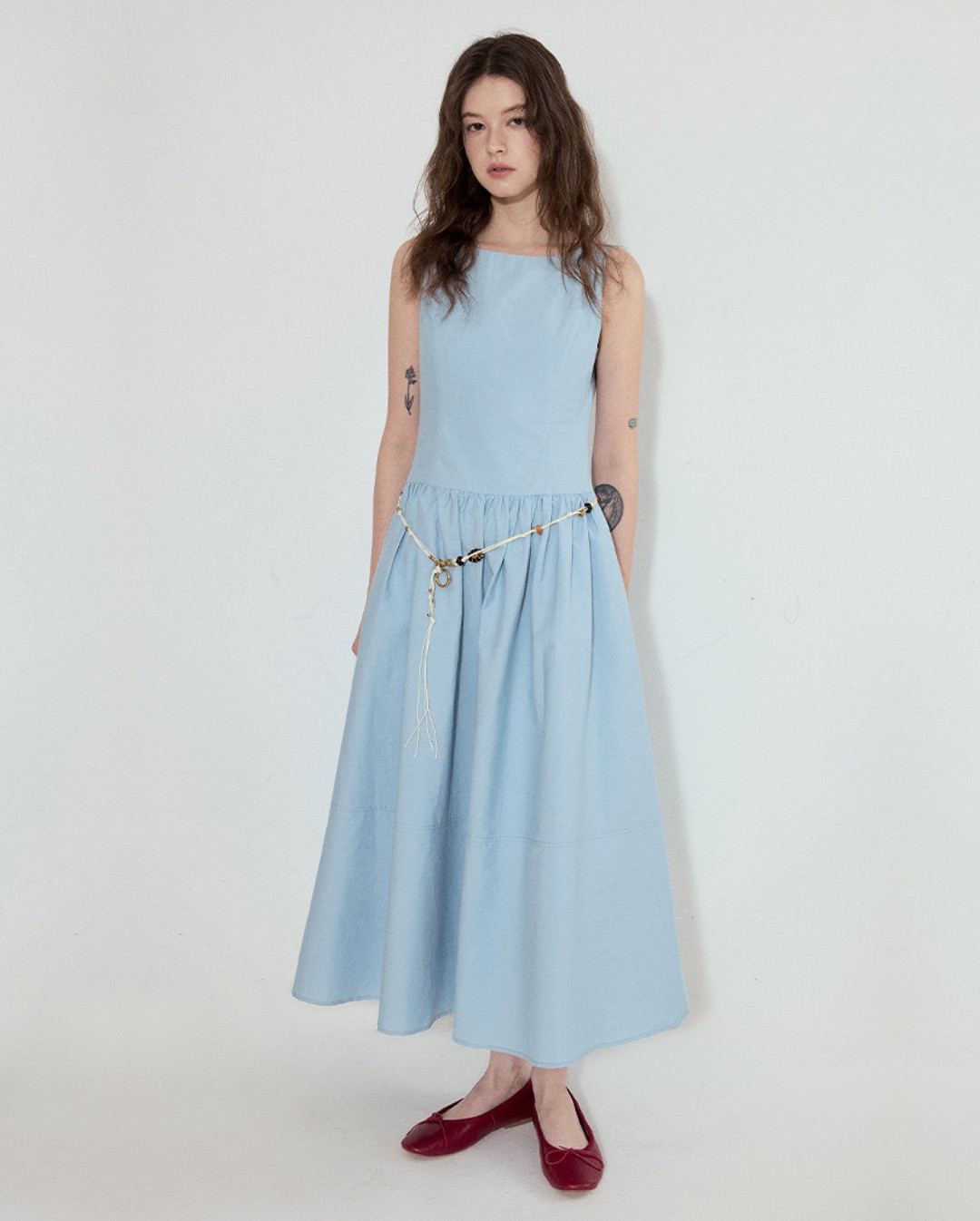 Minimalistische zomer maxi-jurk, koel als de wind - Foto 8. Váy maxi hè tối giản, mát dịu như làn gió- Ảnh 8.