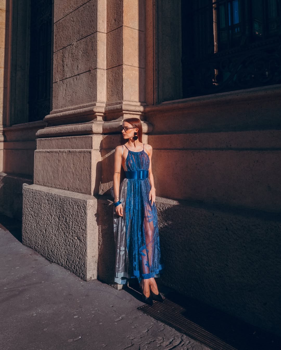 Minimalistische zomer maxi-jurk, koel als de wind - Foto 3. Váy maxi hè tối giản, mát dịu như làn gió- Ảnh 3.