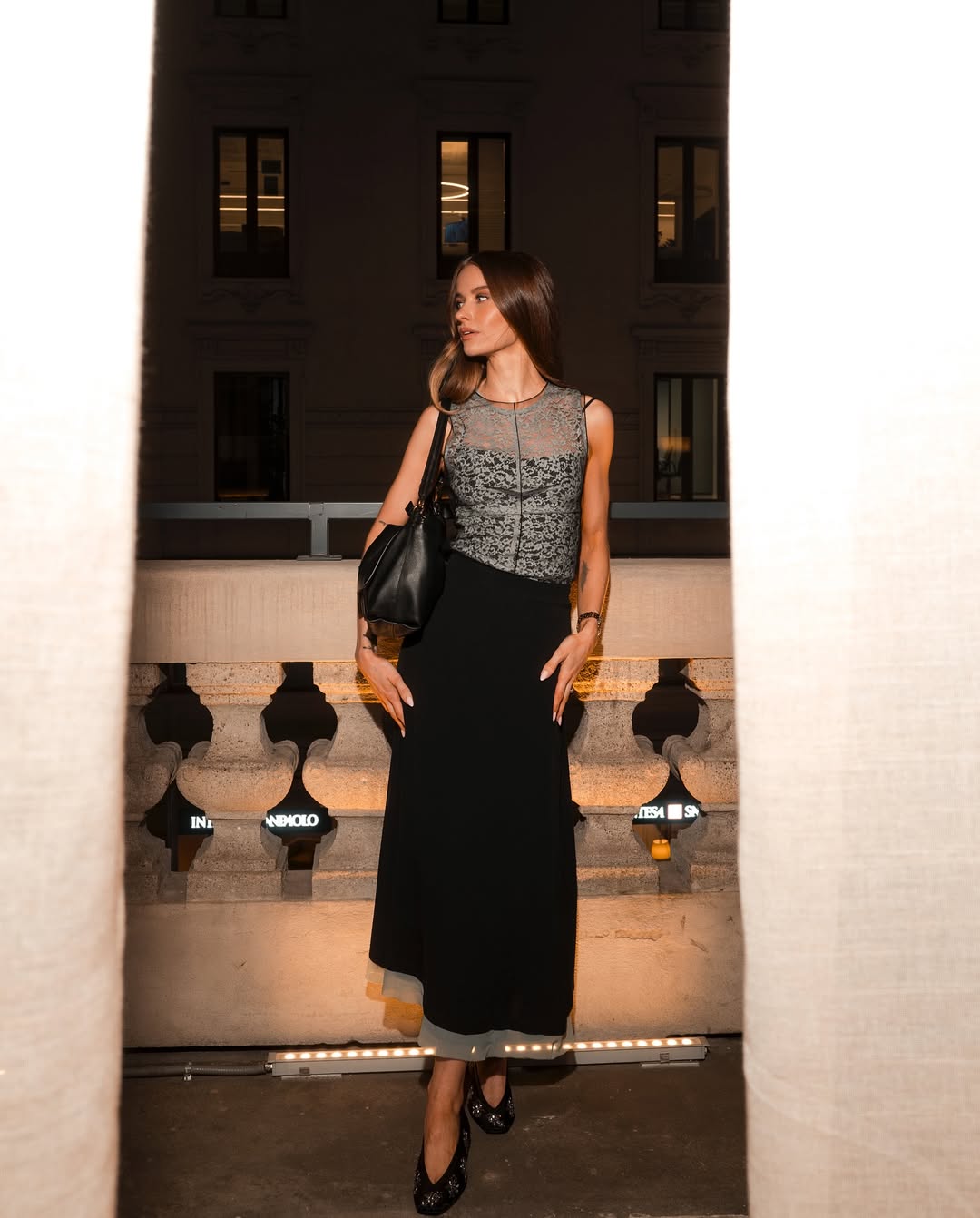 Minimalistische zomer maxi-jurk, koel als de wind - Foto 4. Váy maxi hè tối giản, mát dịu như làn gió- Ảnh 4.