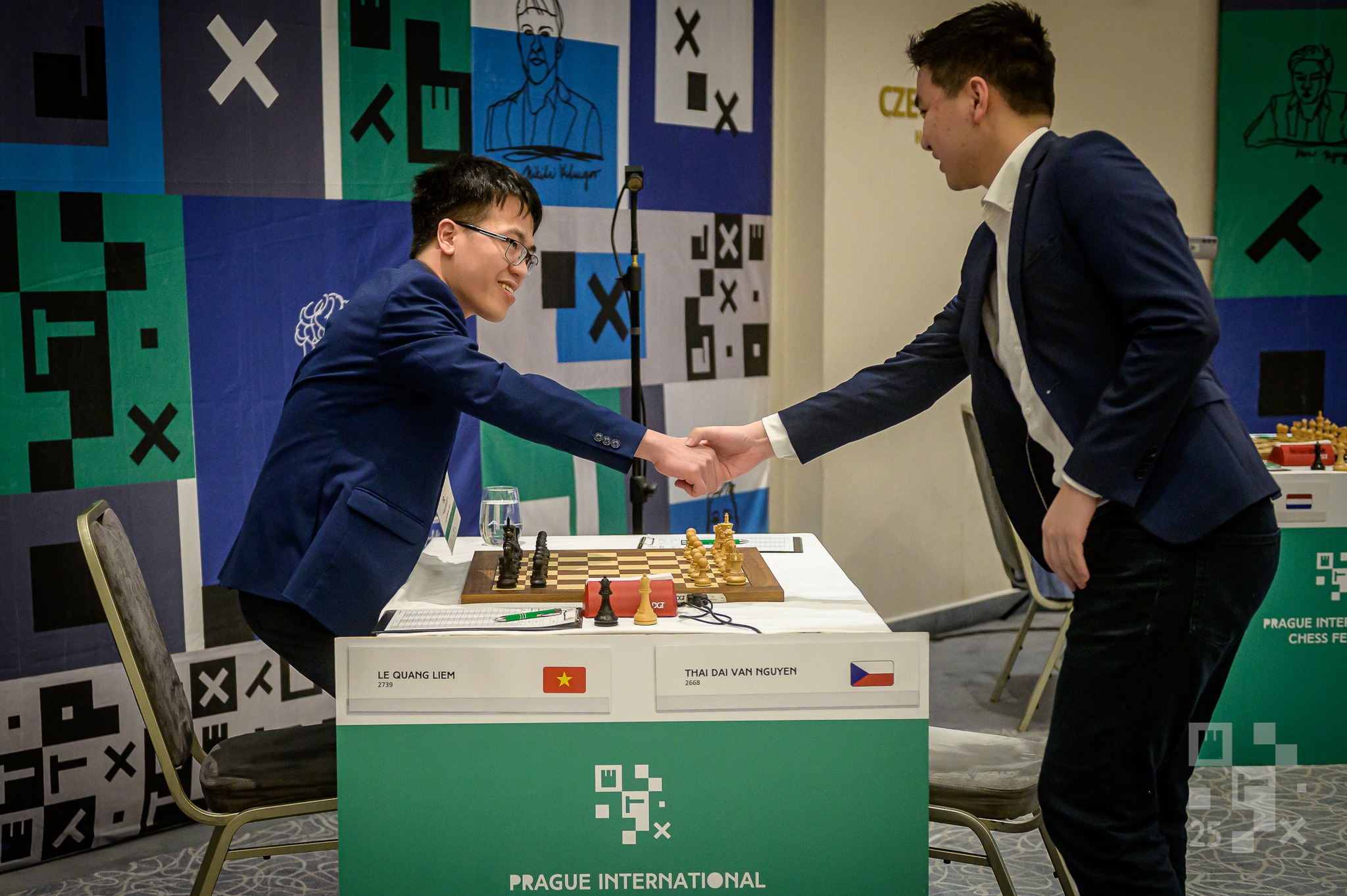 Kỳ thủ Lê Quang Liêm 'vua hòa' tại giải Prague International Chess Festival 2025- Ảnh 2. Kỳ thủ Lê Quang Liêm 'vua hòa' tại giải Prague International Chess Festival 2025- Ảnh 2.