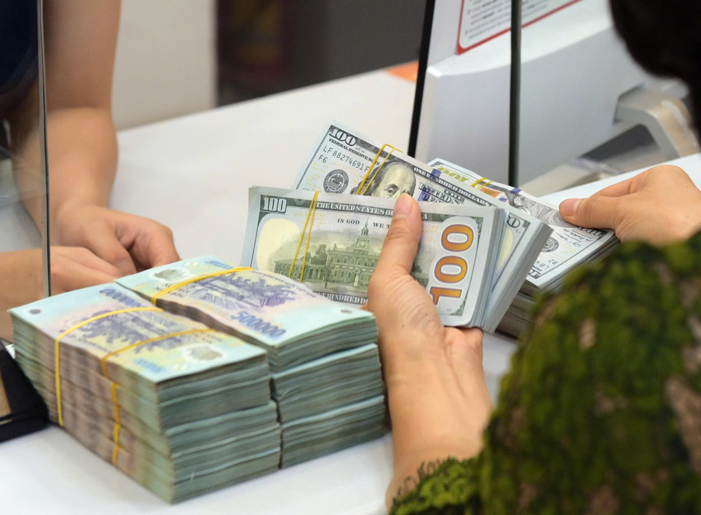 Giá USD hôm nay 9.8.2025: Ngân hàng tăng trở lại gần mức kỷ lục- Ảnh 1. Giá USD hôm nay 9.8.2025: Ngân hàng tăng trở lại gần mức kỷ lục- Ảnh 1.
