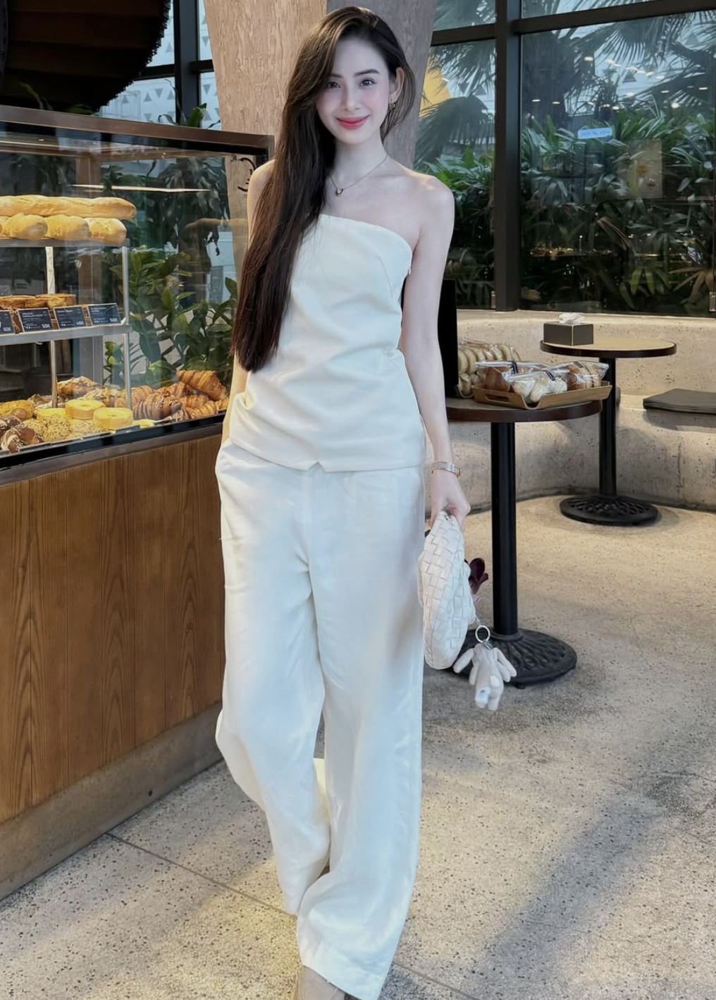 Diện trang phục màu trắng mùa hè sành điệu, không lo nhàm chán- Ảnh 5. Diện trang phục màu trắng mùa hè sành điệu, không lo nhàm chán- Ảnh 5.