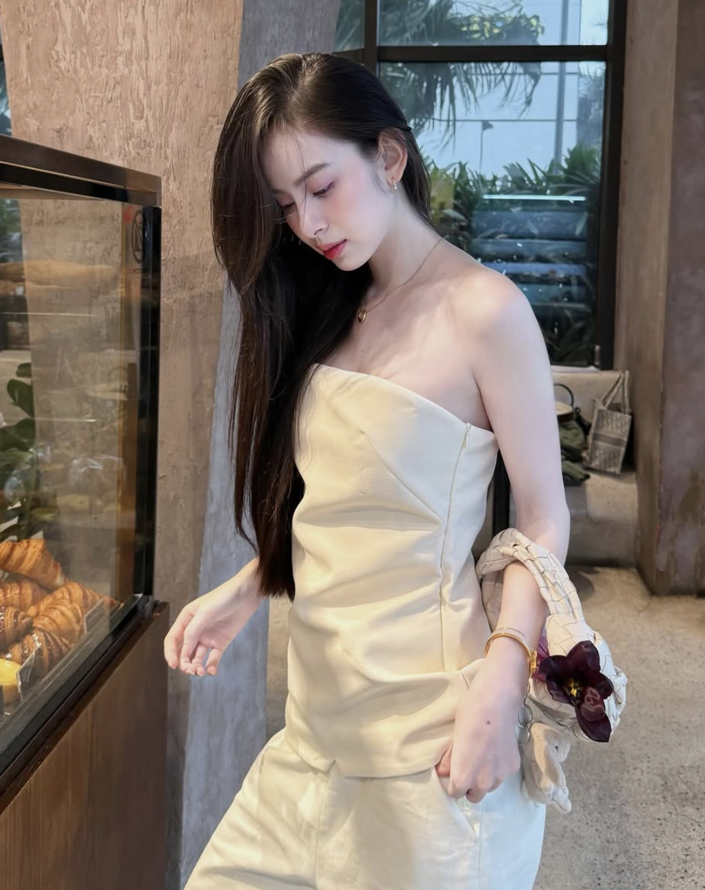 Diện trang phục màu trắng mùa hè sành điệu, không lo nhàm chán- Ảnh 4. Diện trang phục màu trắng mùa hè sành điệu, không lo nhàm chán- Ảnh 4.