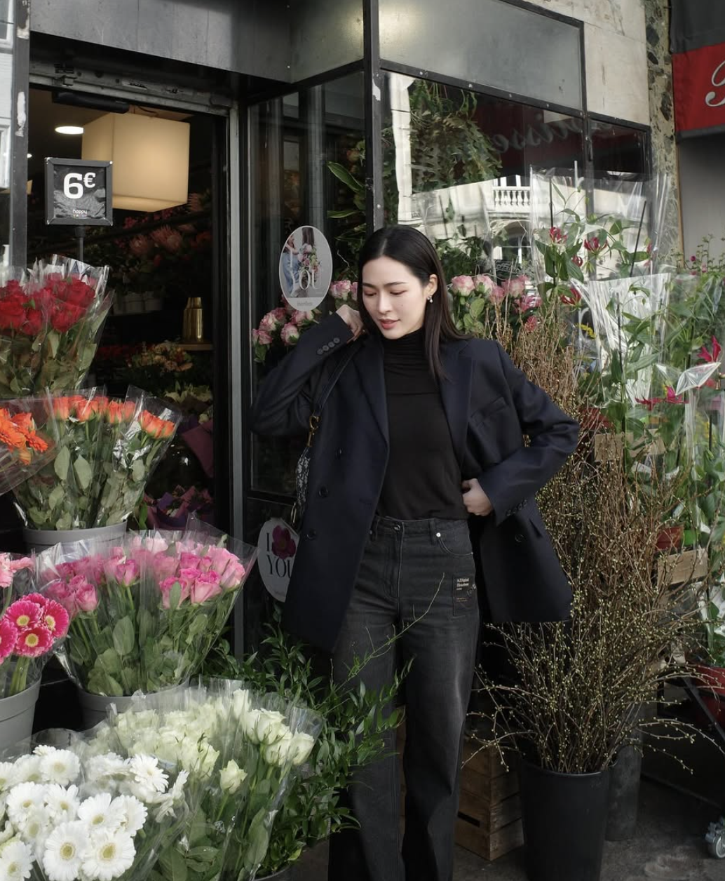 Begrüßen Sie den Sommer mit eleganten und bequemen Blazern im Büro – Bild 2. Đón hè sang với áo blazer thanh lịch, thoải mái chốn công sở- Ảnh 2.