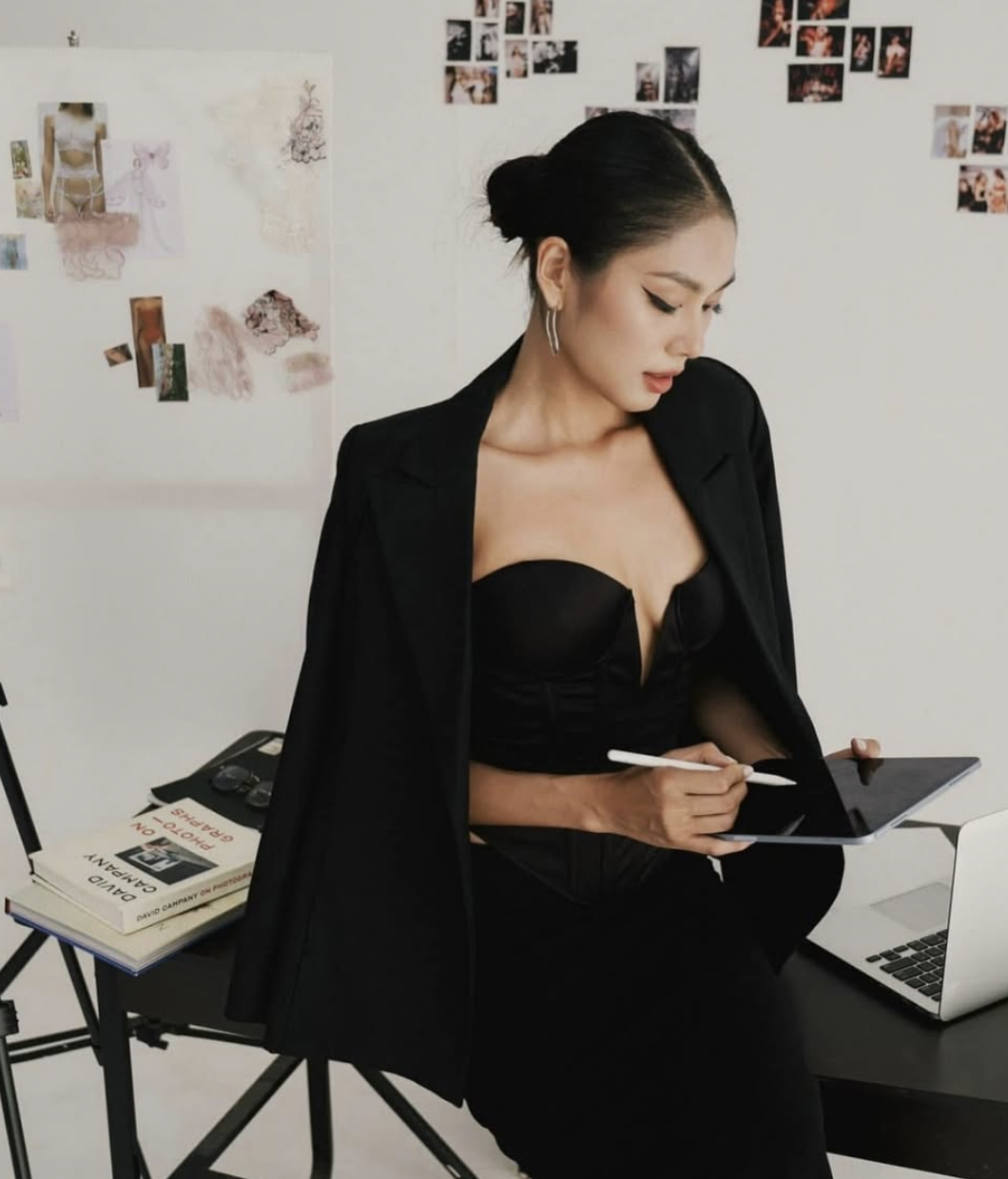 Begrüßen Sie den Sommer mit eleganten und bequemen Blazern im Büro – Bild 3. Đón hè sang với áo blazer thanh lịch, thoải mái chốn công sở- Ảnh 3.