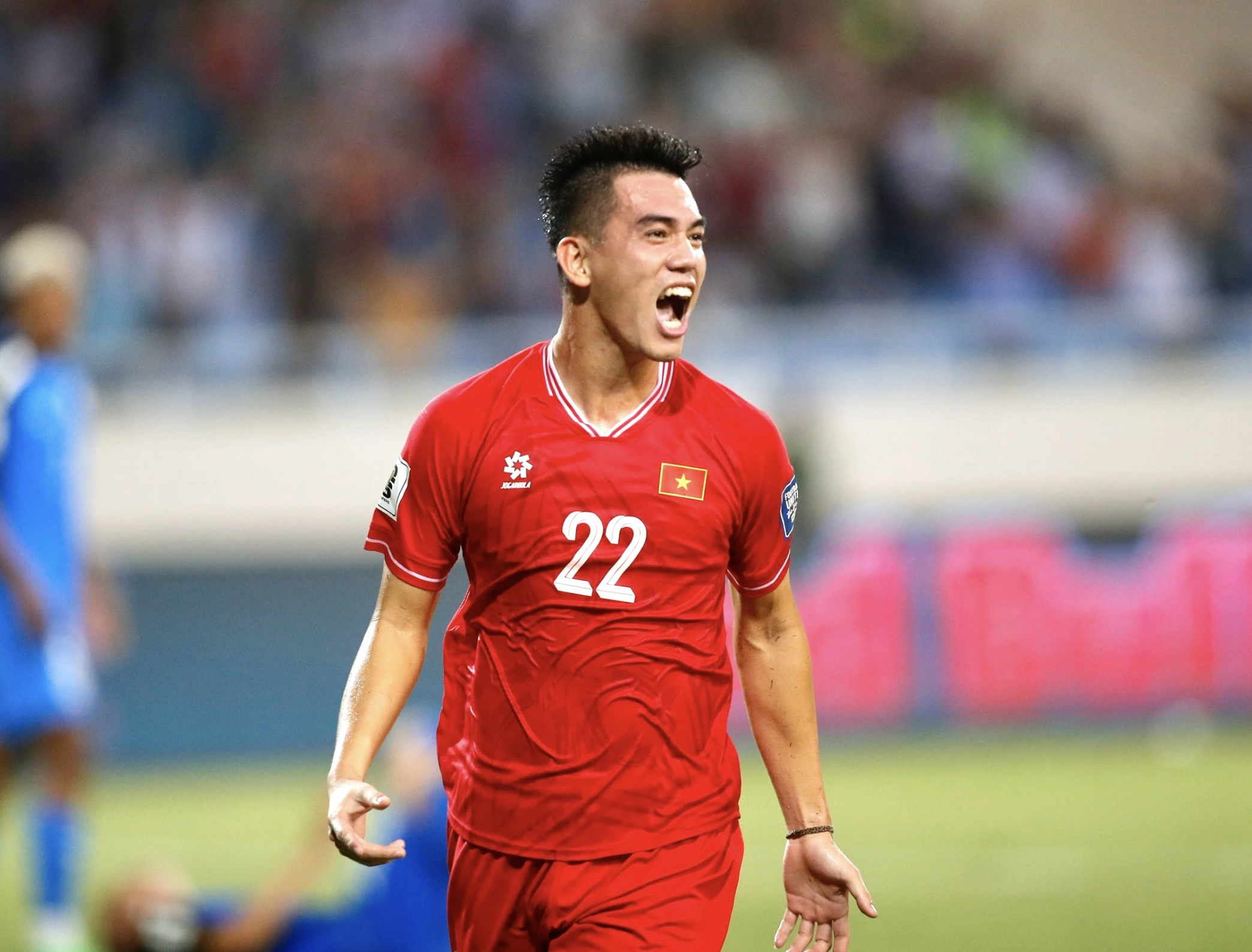 Tiket untuk menonton Vietnam bermain melawan Kamboja dan Laos ternyata murah: Kapan Anda harus memesan? - Foto 2. Vé xem đội tuyển Việt Nam đấu Campuchia và Lào rẻ bất ngờ:  Đặt mua ngay ngày nào?- Ảnh 2.