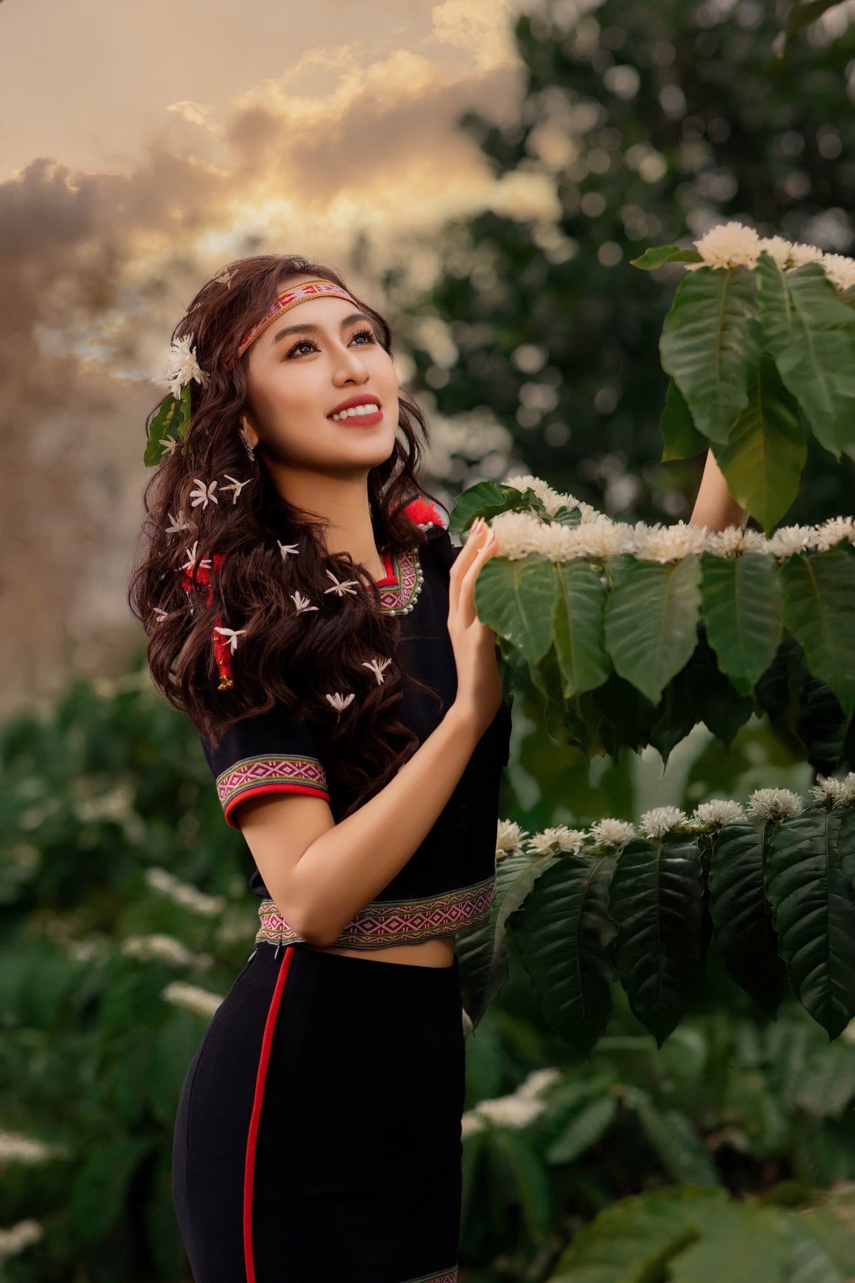 Image hình ảnh hình ảnh hình ảnh hình ảnh Đinh Thị Hoa - Showbiz 8.3: Vân Trang nhắc về Quý Bình; Đinh Thị Hoa quảng bá quê ...