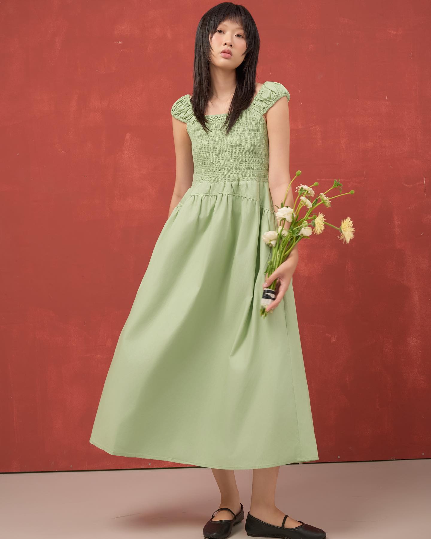 Tips for dressing simply, comfortably but with style in the sunny season - Photo 1. Mẹo mặc đẹp đơn giản, thoải mái nhưng có gu mùa nắng- Ảnh 1.
