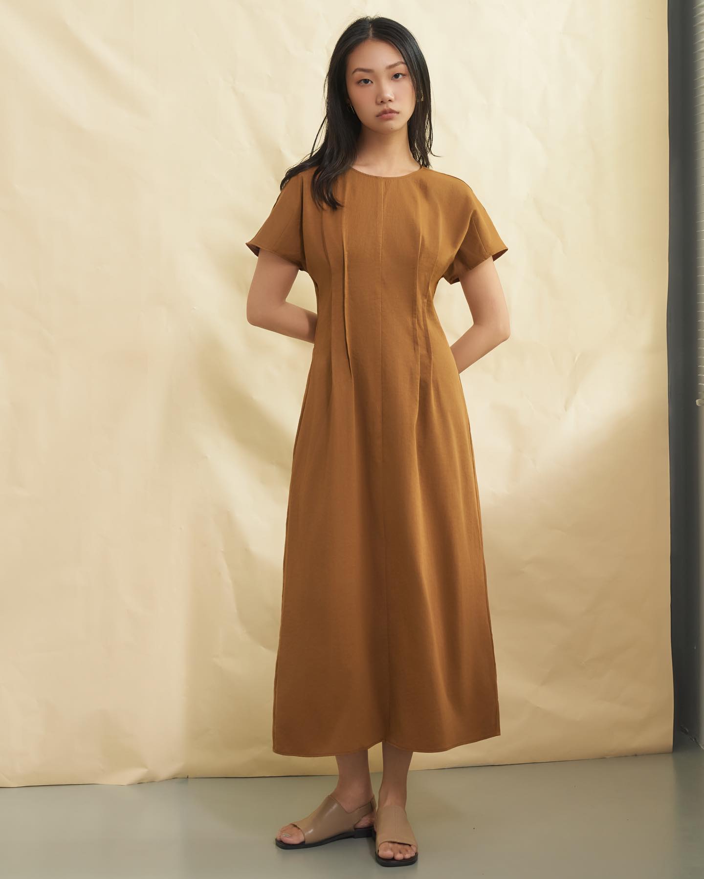 Tips for dressing simply, comfortably but with style in the sunny season - Photo 3. Mẹo mặc đẹp đơn giản, thoải mái nhưng có gu mùa nắng- Ảnh 3.