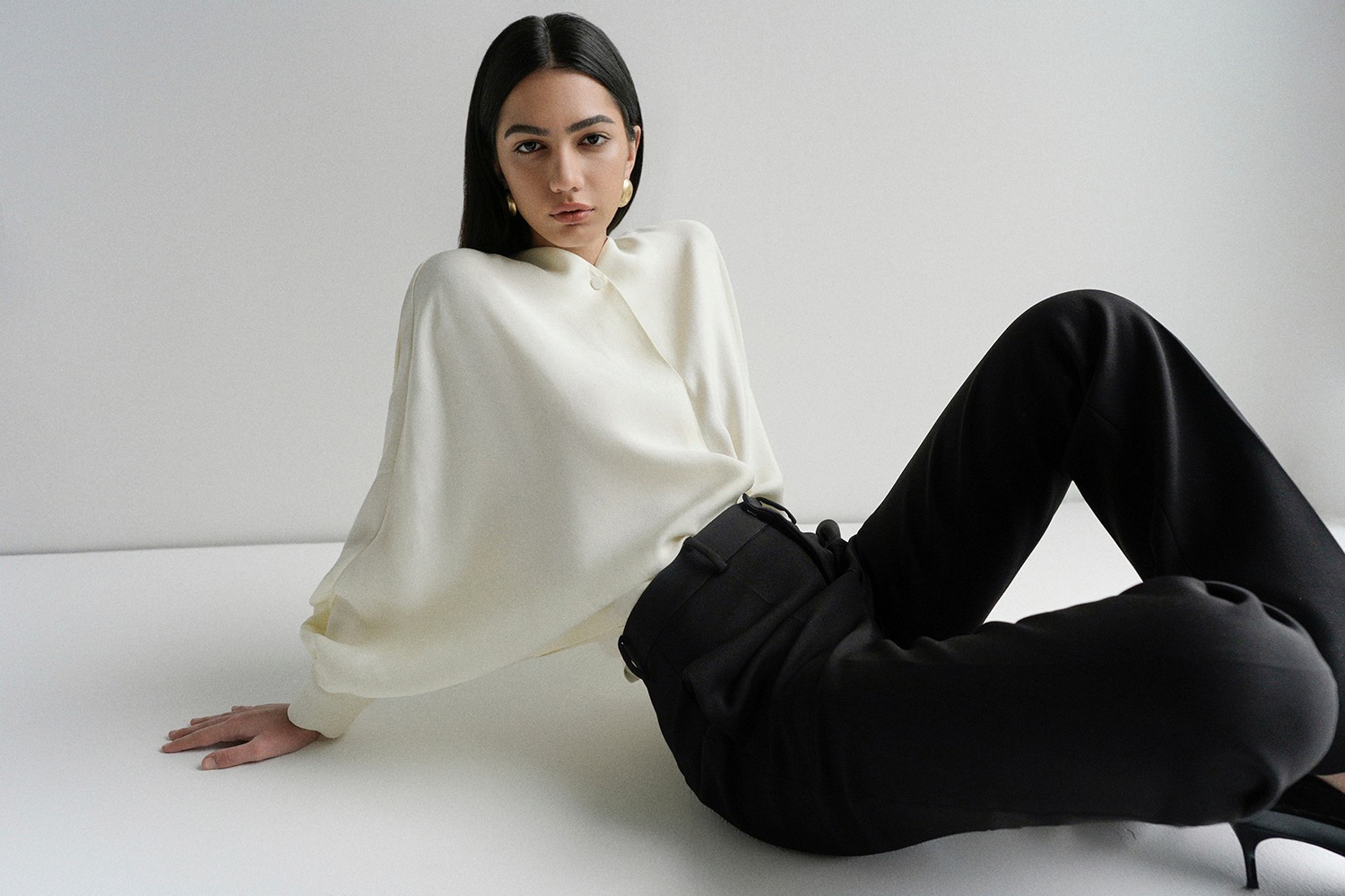 Tips for dressing simply, comfortably but with style in the sunny season - Photo 14. Mẹo mặc đẹp đơn giản, thoải mái nhưng có gu mùa nắng- Ảnh 14.