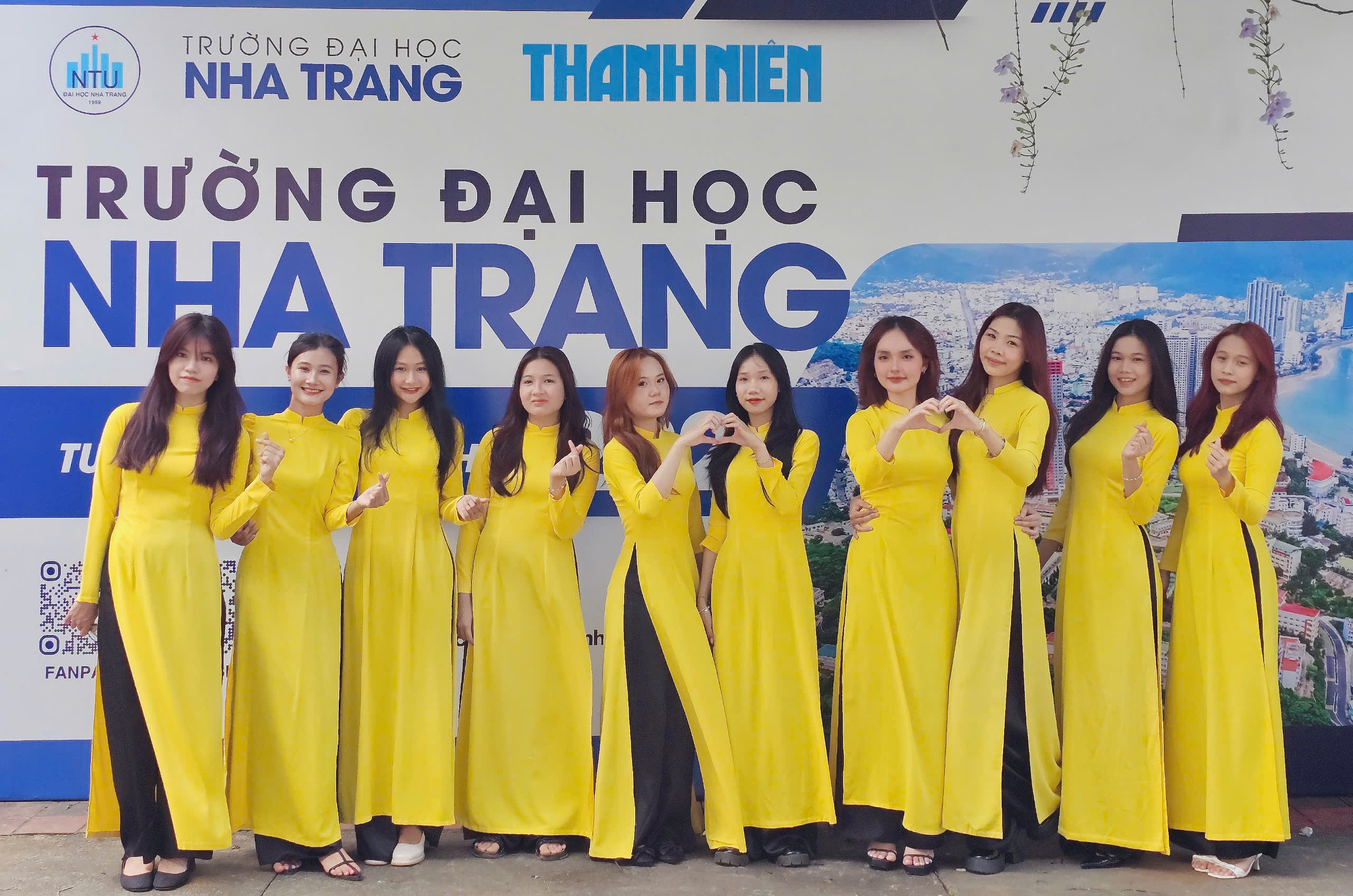 Tư vấn mùa thi tại một trong những vịnh biển đẹp nhất thế giới - Ảnh 6.