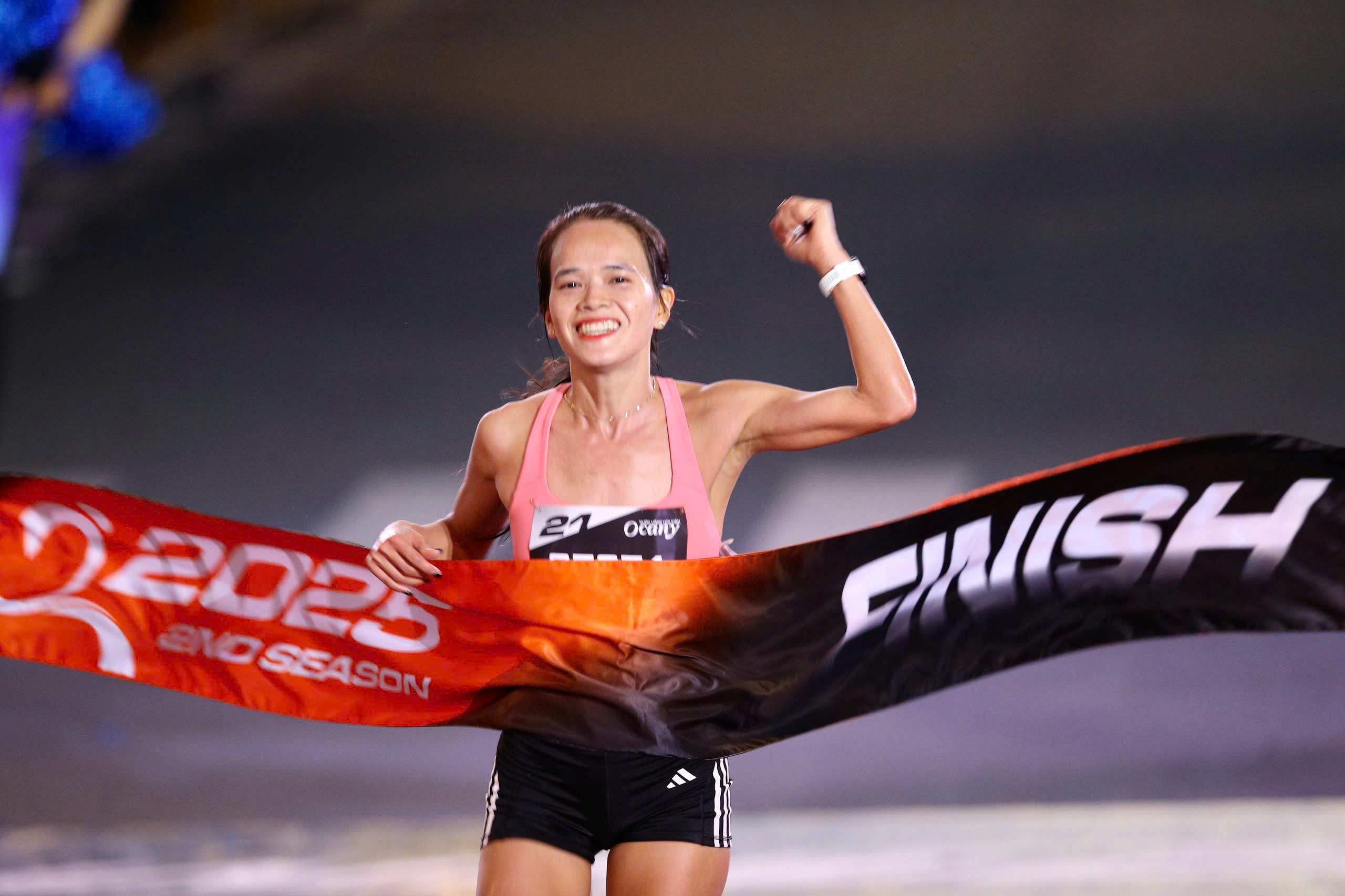 Nguyễn Thanh és Hong Le legyőzhetetlenek a Run To Live pályán - 2. kép. Nguyên Thanh, Hồng Lệ vô đối trên đường chạy Run To Live- Ảnh 2.