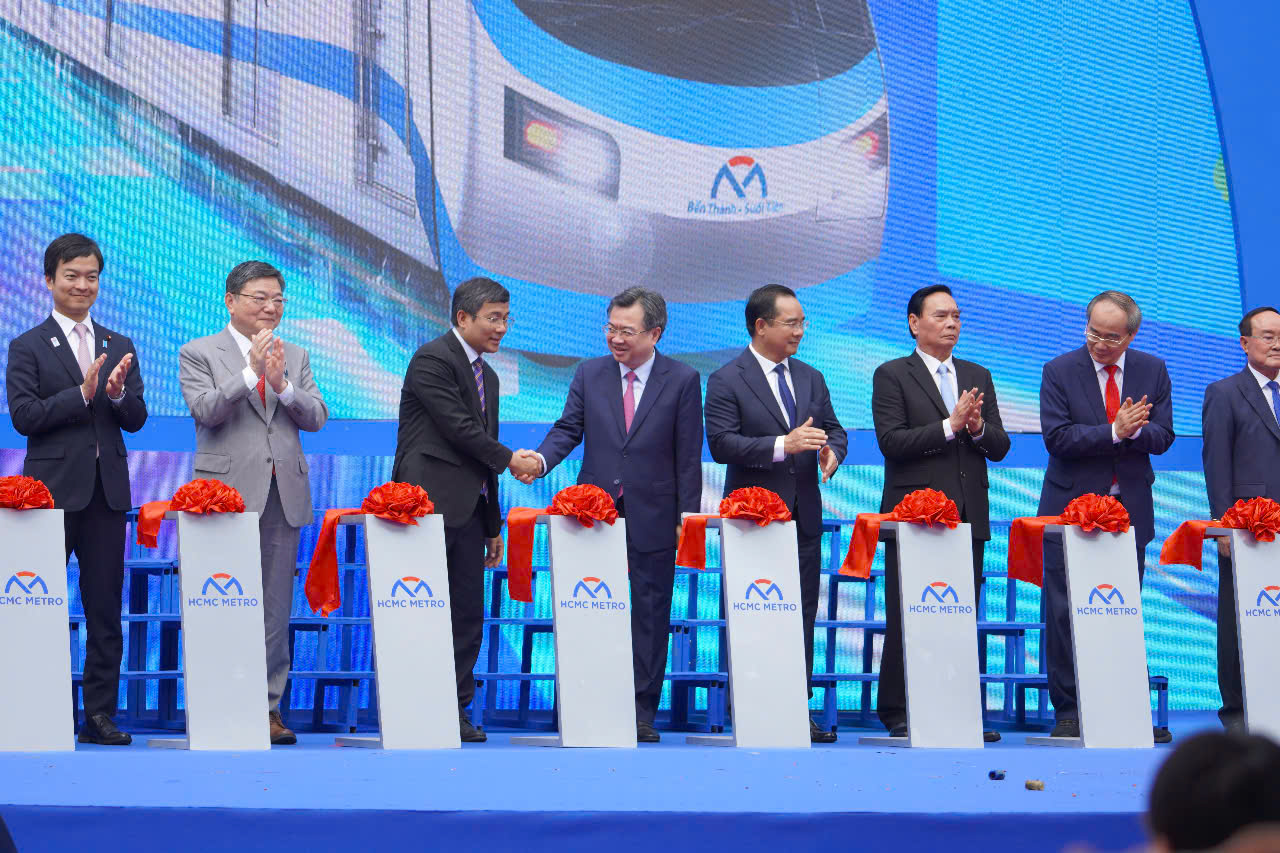 Khánh thành tuyến metro số 1, đưa TP.HCM vào kỷ nguyên đường sắt đô thị- Ảnh 1.