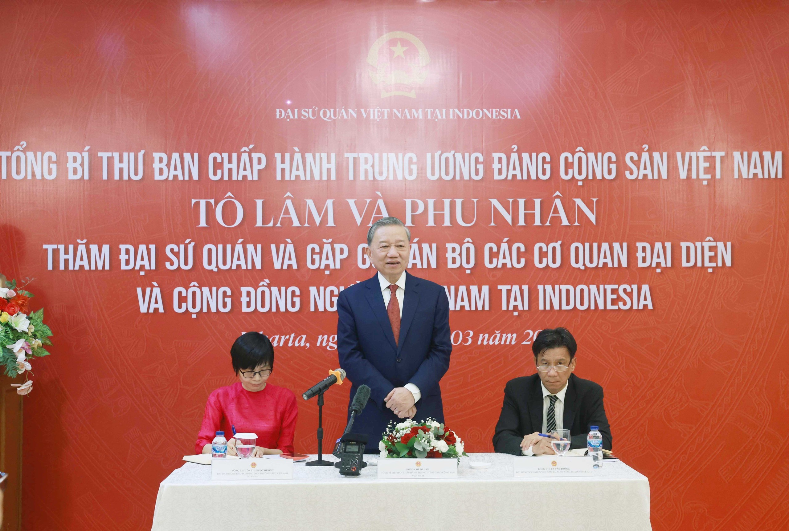 Tổng Bí thư Tô Lâm gặp gỡ cộng đồng người Việt Nam tại Indonesia- Ảnh 1.