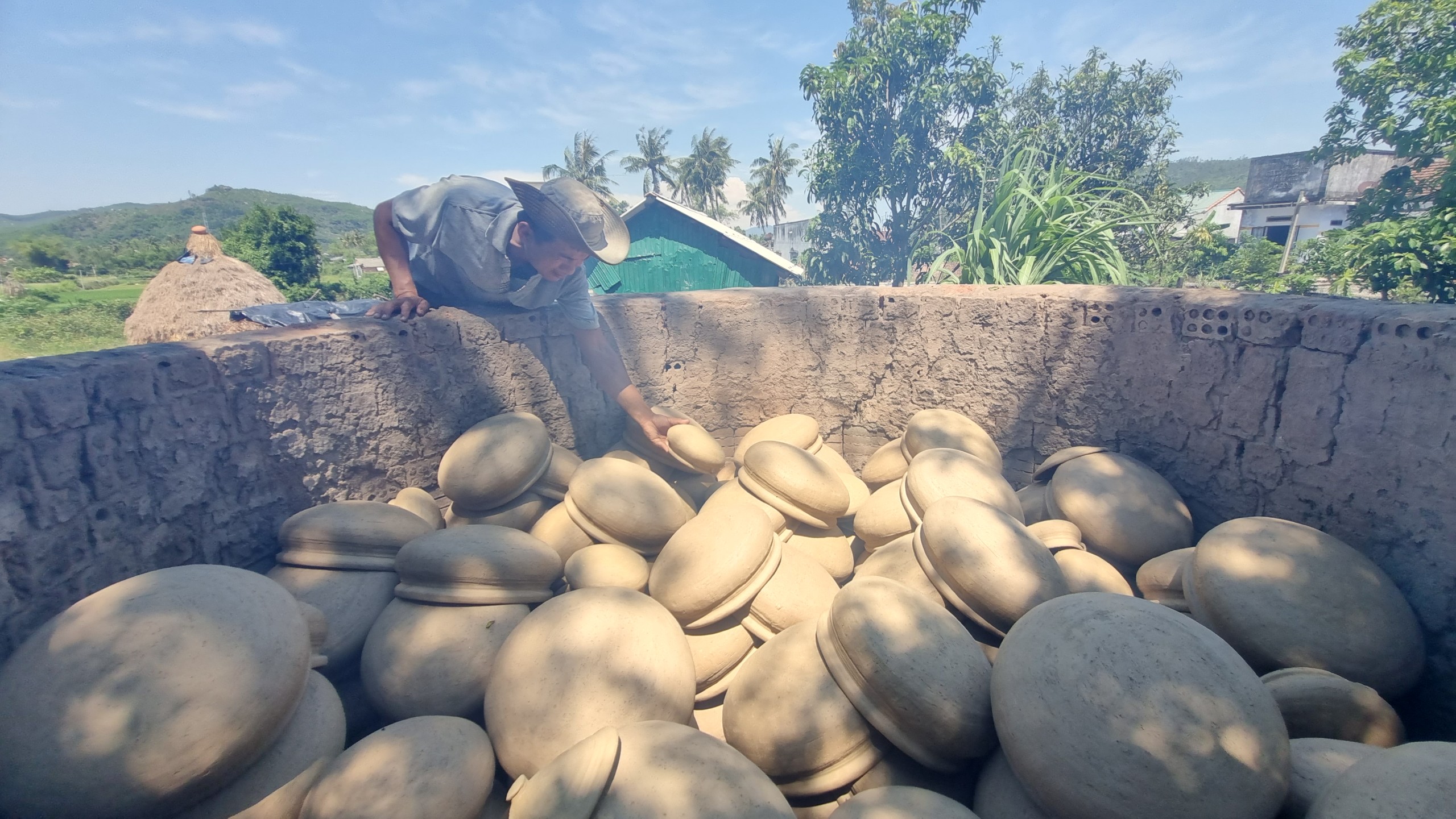 Menyentuh jiwa tembikar kuno Sa Huynh - Foto 3. Chạm tay vào linh hồn gốm cổ Sa Huỳnh- Ảnh 3.