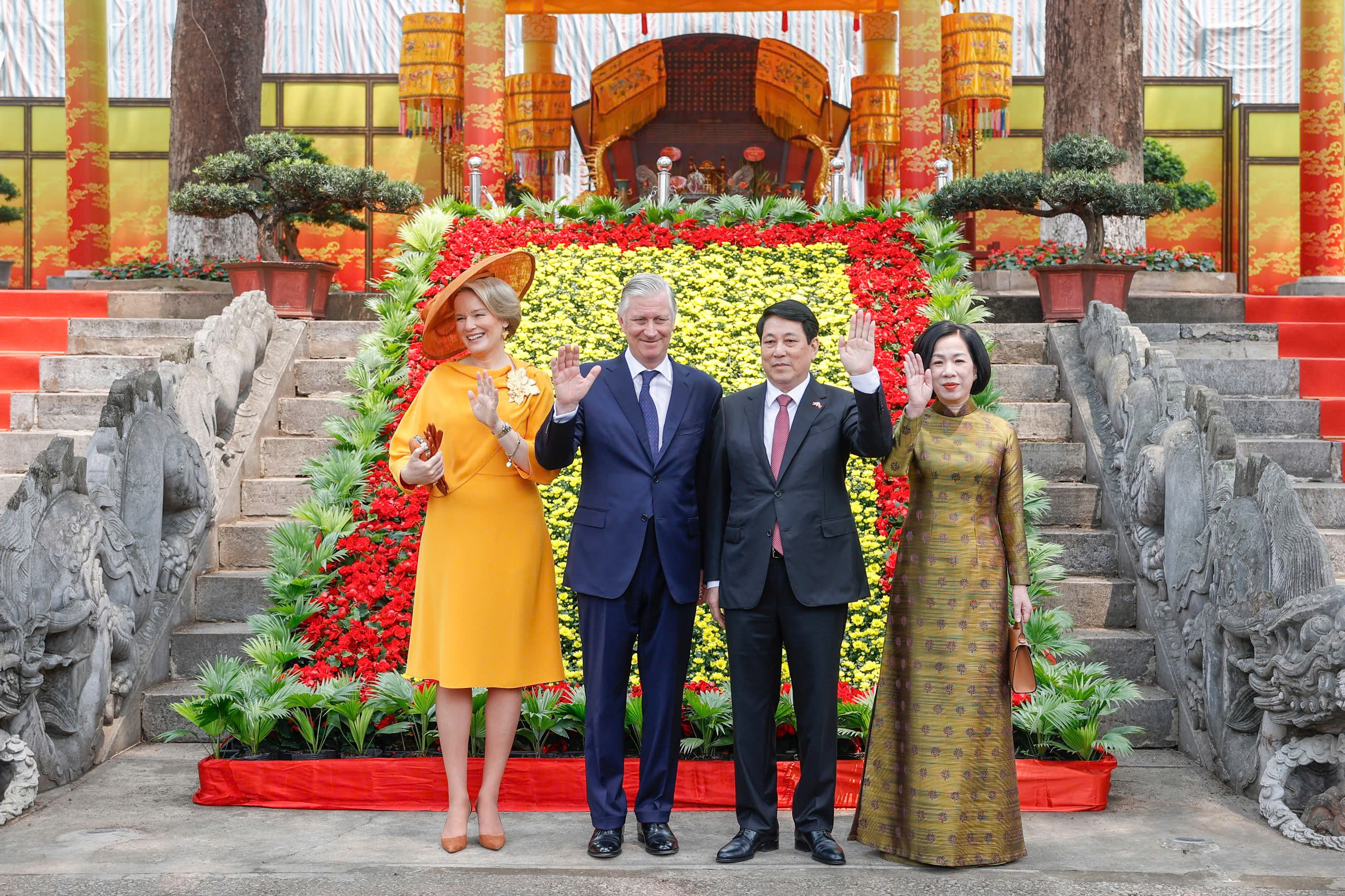 Nhà vua Bỉ và Hoàng hậu khám phá Hoàng thành Thăng Long cùng Chủ tịch nước - Ảnh 4.