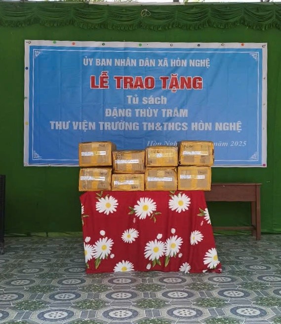 'Tủ sách Đặng Thùy Trâm' đã tới đảo Hòn Nghệ- Ảnh 1.