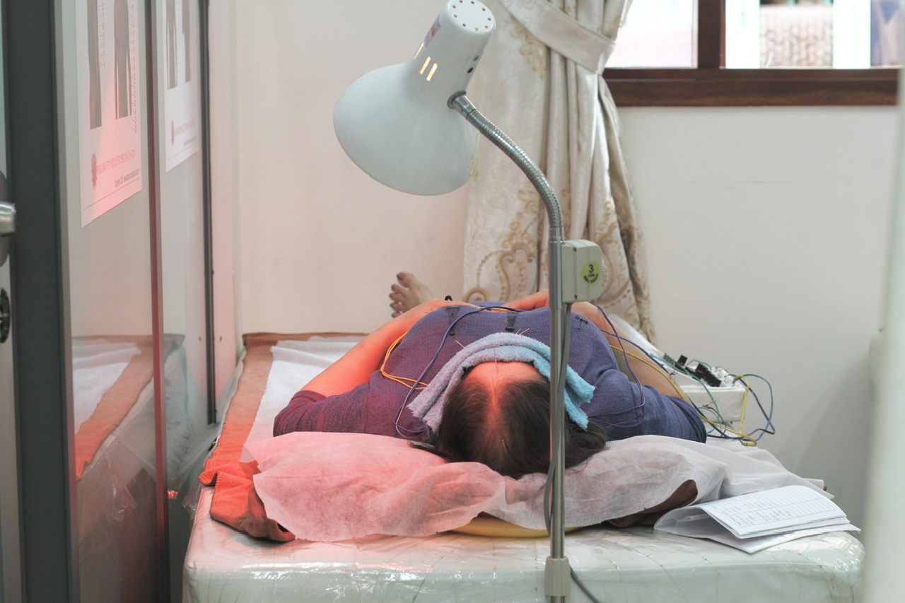 TP.HCM nghĩa tình: Phòng khám chẩn trị y học cổ truyền miễn phí chùa Linh Sơn- Ảnh 6. TP.HCM nghĩa tình: Phòng khám chẩn trị y học cổ truyền miễn phí chùa Linh Sơn- Ảnh 6.