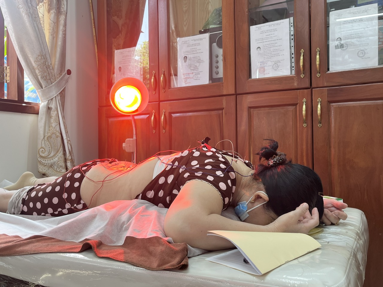 TP.HCM nghĩa tình: Phòng khám chẩn trị y học cổ truyền miễn phí chùa Linh Sơn- Ảnh 4. TP.HCM nghĩa tình: Phòng khám chẩn trị y học cổ truyền miễn phí chùa Linh Sơn- Ảnh 4.