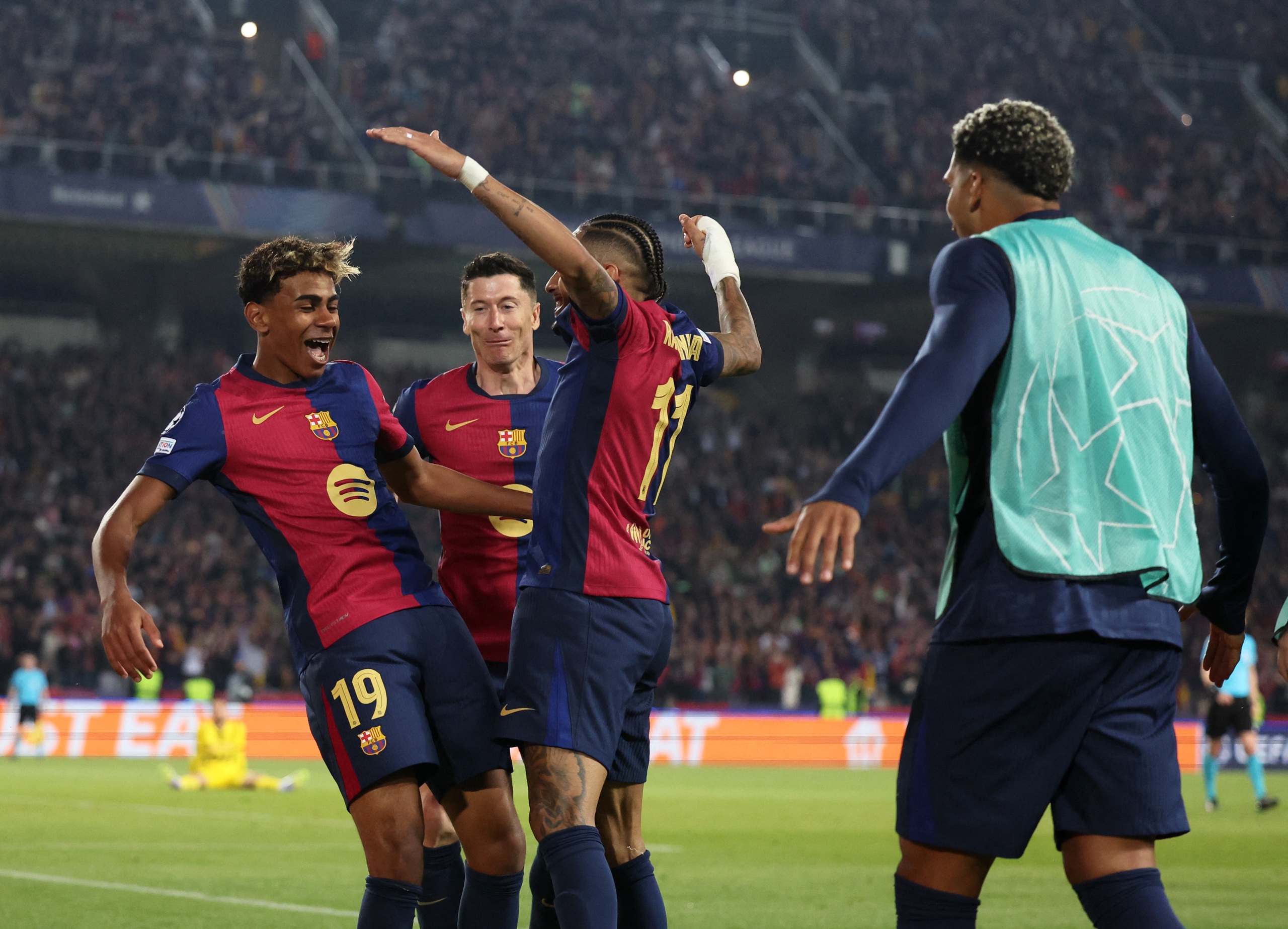 Sớm ngã ngũ 2 suất vào bán kết Champions League, Lamine Yamal lại tỏa sáng
