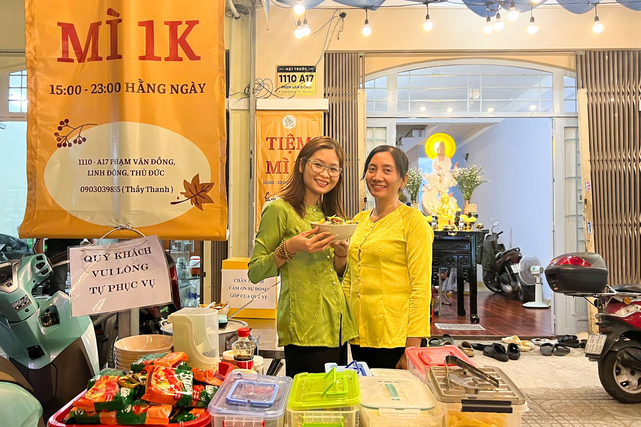 Tiệm mì gói 1K ở TP.HCM: Chỉ sáng đèn về đêm, khách nườm nượp - Ảnh 5.