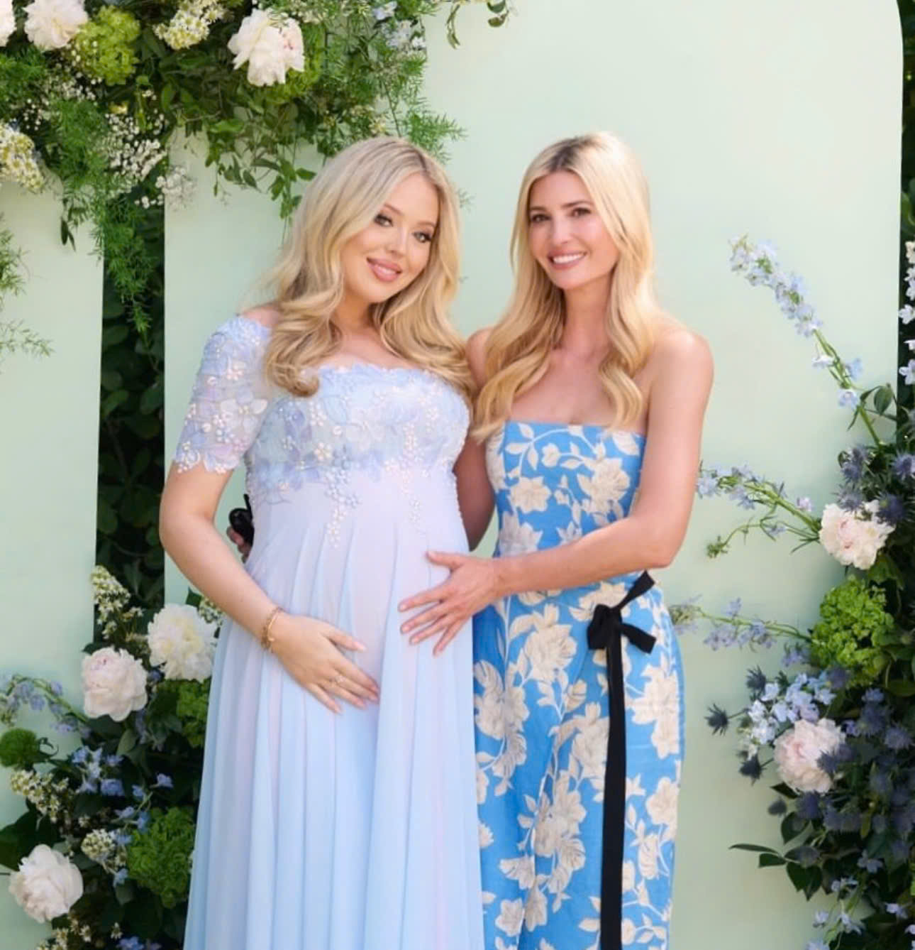 Tiffany Trump có mối quan hệ thân thiết với những anh chị em cùng cha khác mẹ trong gia đình, đặc biệt là Ivanka Trump - 
ẢNH: INTAGRAM IVANKATRUMP