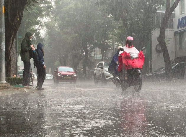 Kh&ocirc;ng kh&iacute; lạnh g&acirc;y mưa lớn ở t&acirc;y bắc Bắc bộ, từ Thanh H&oacute;a đến Quảng B&igrave;nh- Ảnh 1.