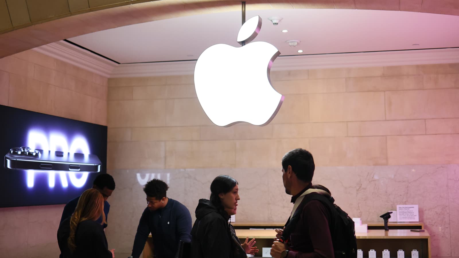 Lý do không nên 'mua sắm hoảng loạn' khi đối mặt với thuế quan - Ảnh 1.