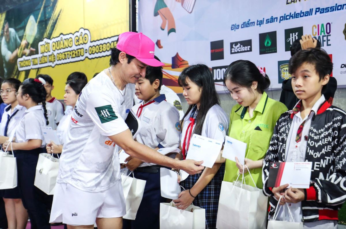 Hơn 100 triệu đồng từ giải pickleball thiện nguyện hỗ trợ trẻ mồ côi - Ảnh 2.