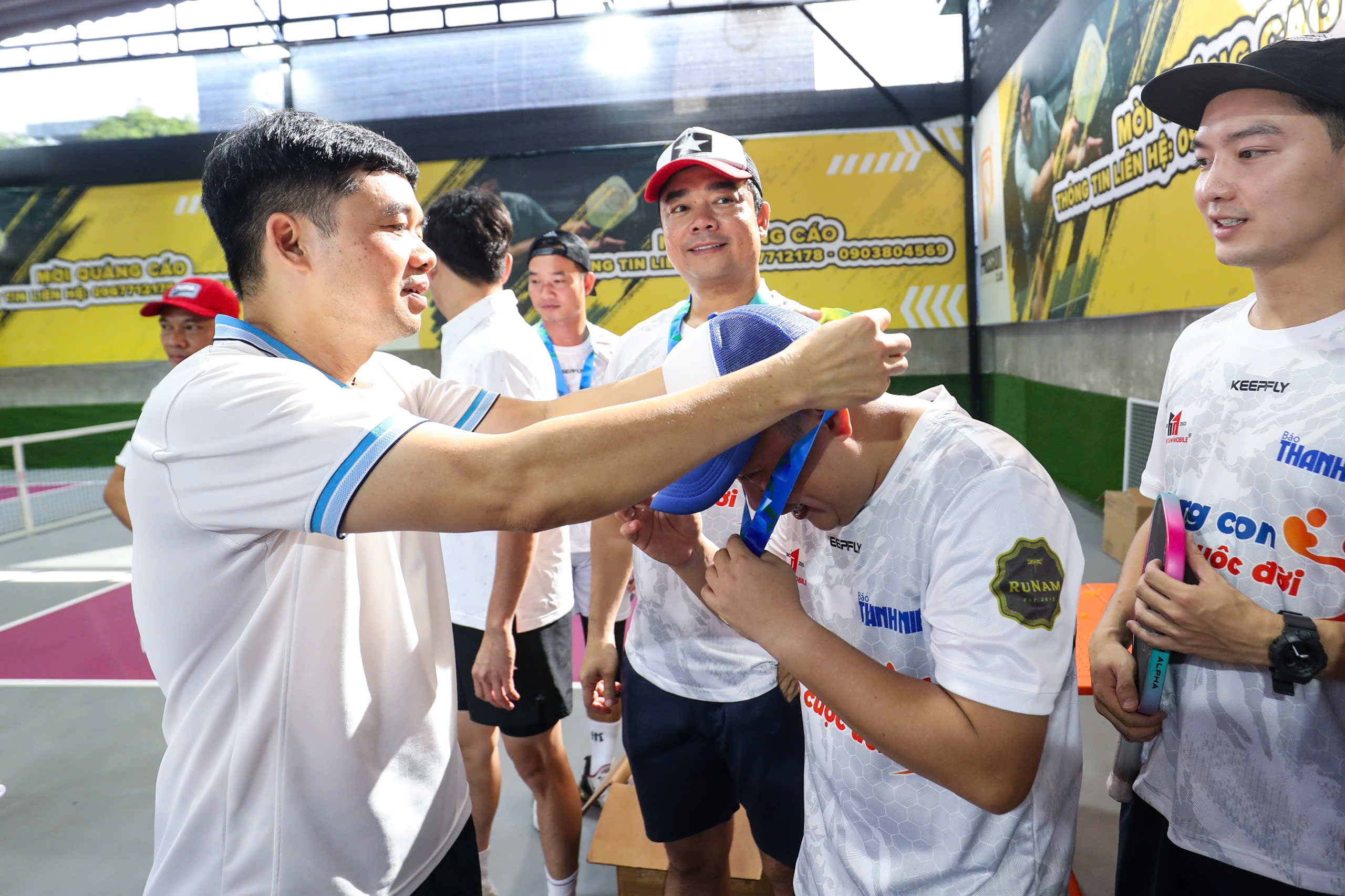 Trao 110 triệu đồng tại giải pickleball 'Cùng con đi tiếp cuộc đời'- Ảnh 11.