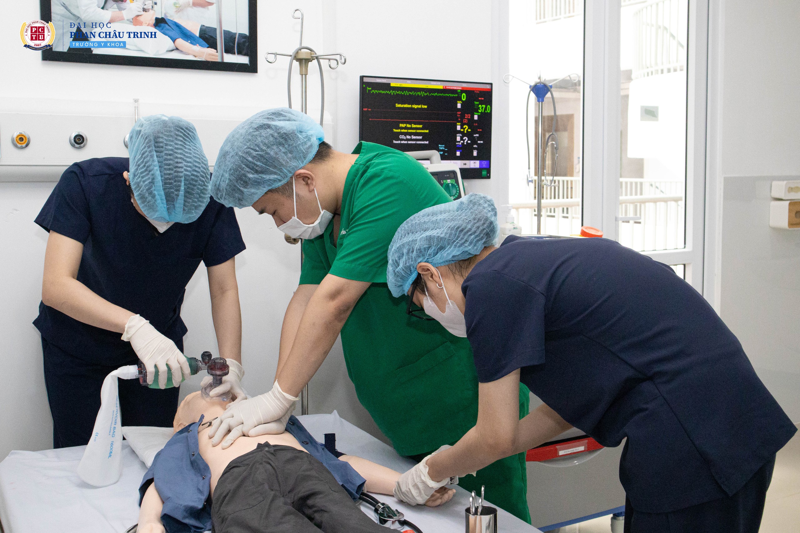 Viện - Trường đại học Y khoa Phan Châu Trinh: Điểm sáng trong đào tạo y khoa - Ảnh 2.