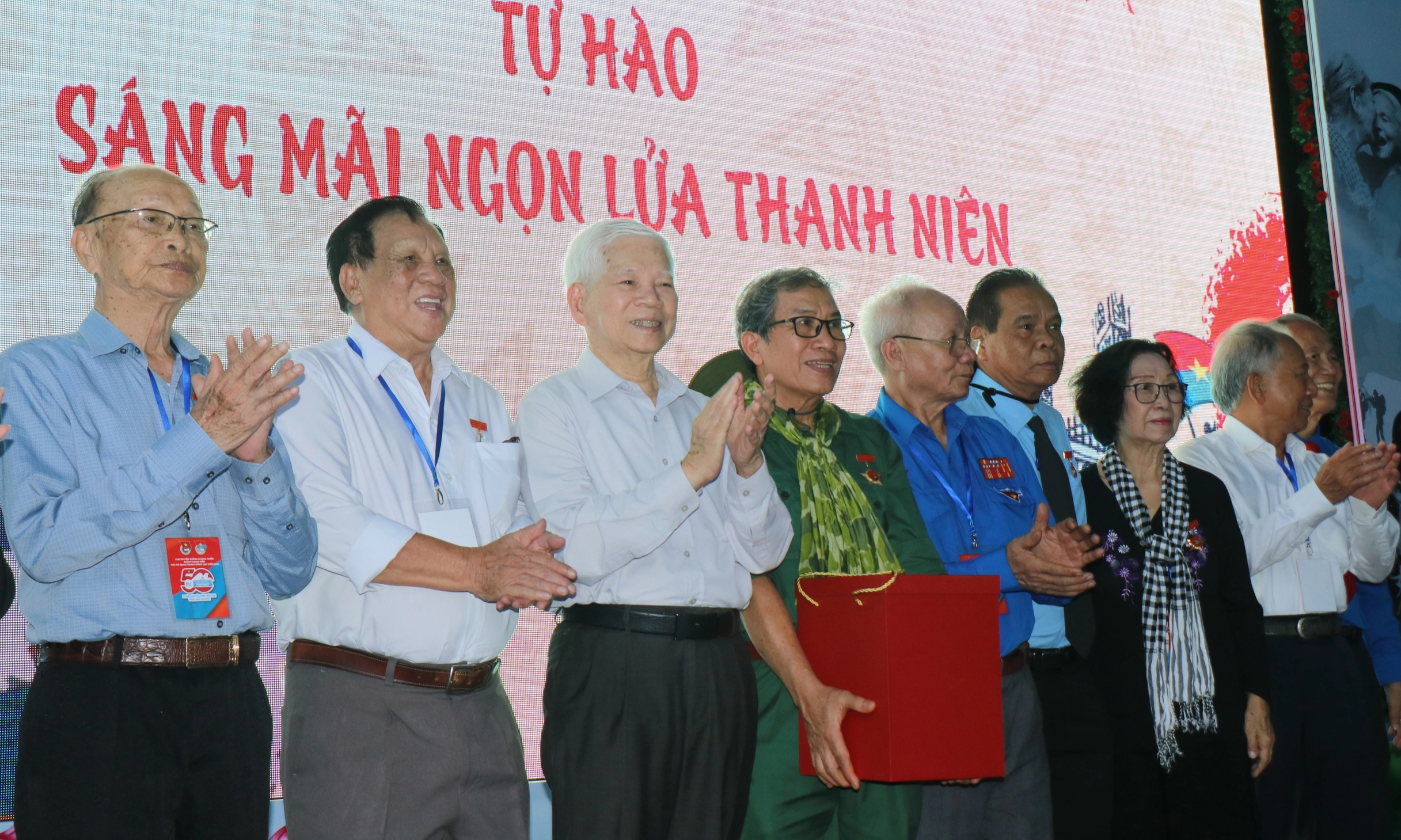 Nguyên Chủ tịch nước Nguyễn Minh Triết: Thanh niên thế hệ Hồ Chí Minh sống không hoài phí- Ảnh 2. Nguyên Chủ tịch nước Nguyễn Minh Triết: Thanh niên thế hệ Hồ Chí Minh sống không hoài phí- Ảnh 2.