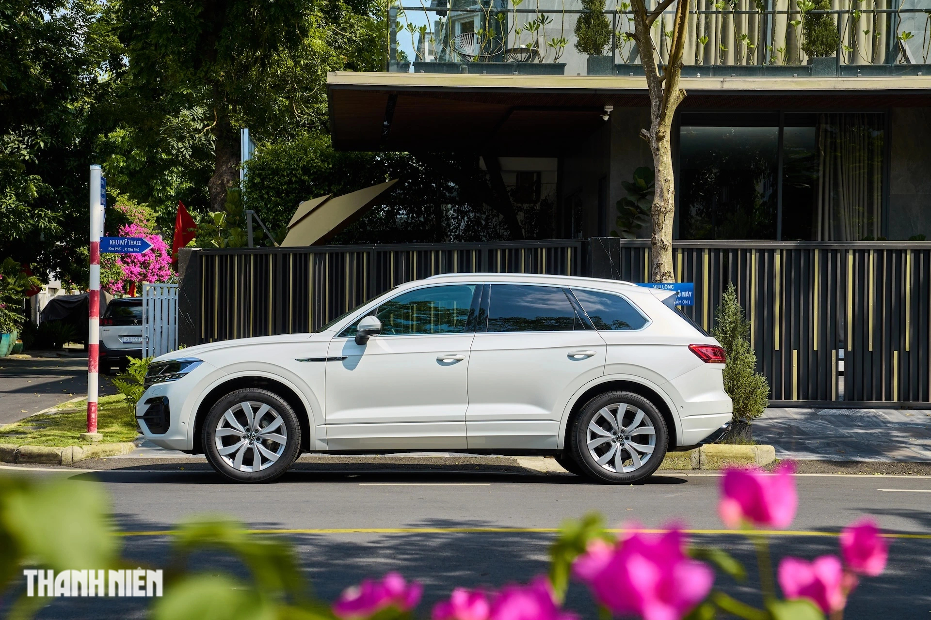 SUV Đức Volkswagen Touareg có đáng giá 2,7 tỉ đồng? - Ảnh 10. SUV Đức Volkswagen Touareg có đáng giá 2,7 tỉ đồng? - Ảnh 10.