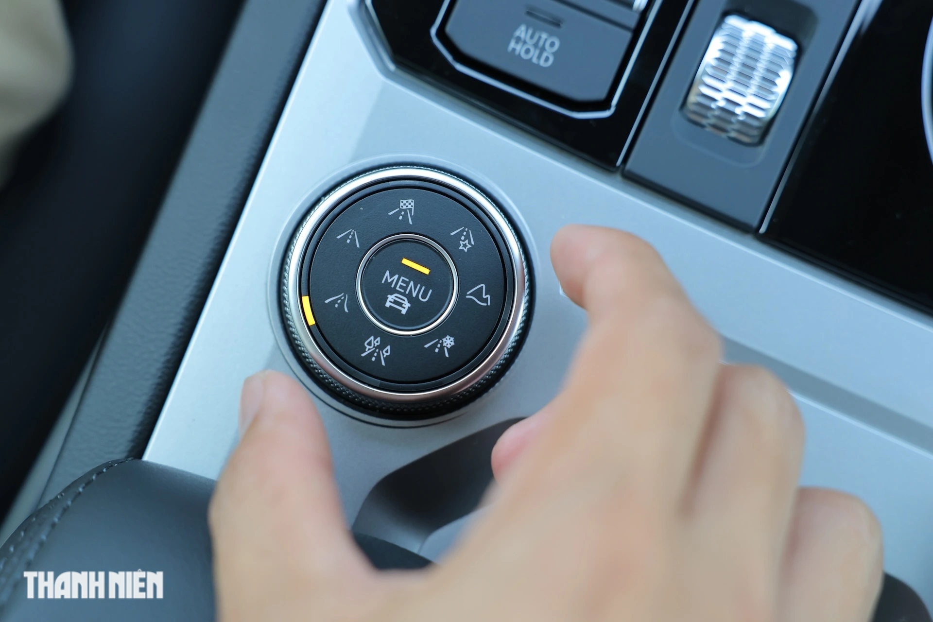 SUV Đức Volkswagen Touareg có đáng giá 2,7 tỉ đồng? - Ảnh 12. SUV Đức Volkswagen Touareg có đáng giá 2,7 tỉ đồng? - Ảnh 12.