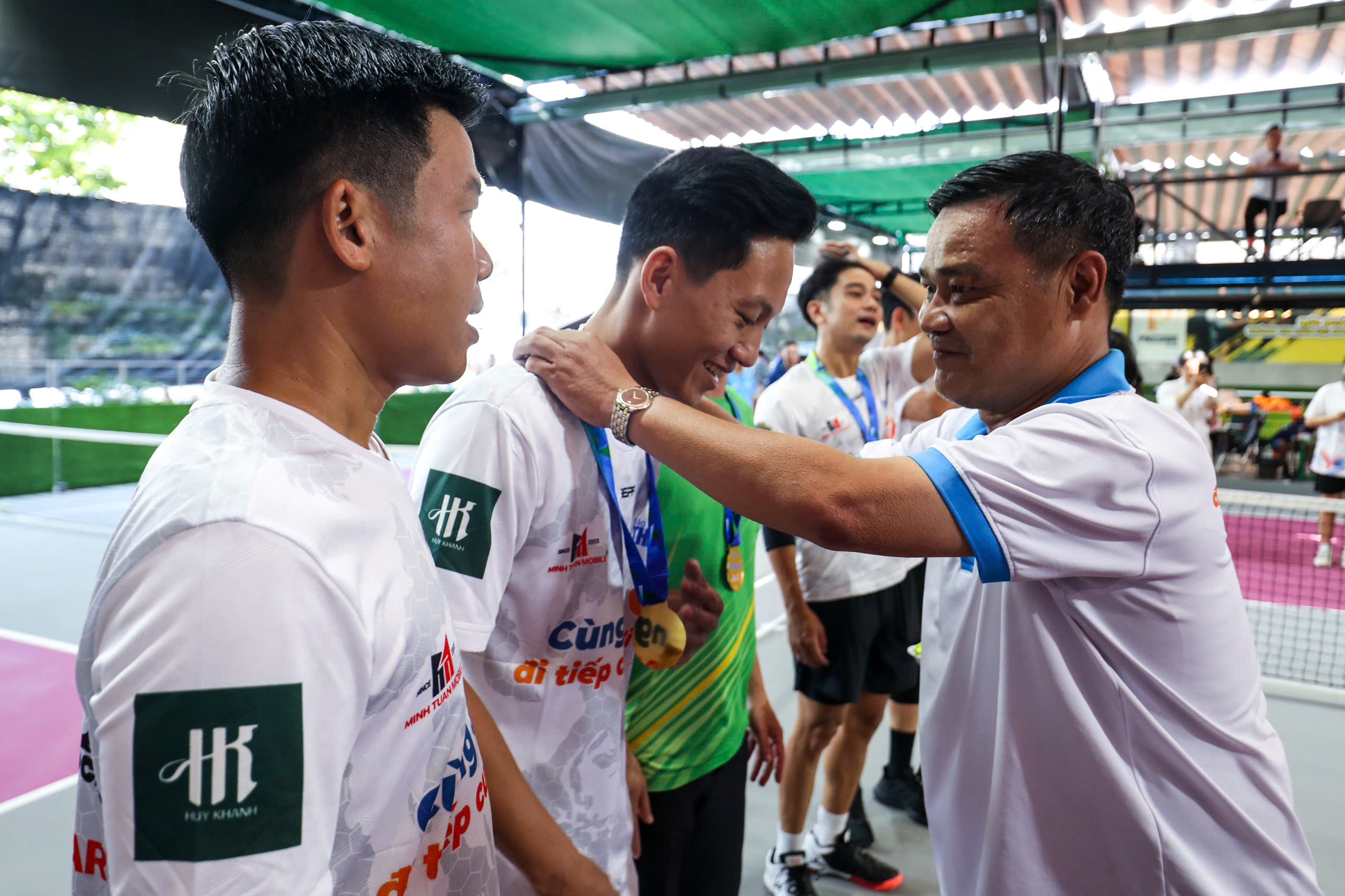 Trao 110 triệu đồng tại giải pickleball 'Cùng con đi tiếp cuộc đời'- Ảnh 12.