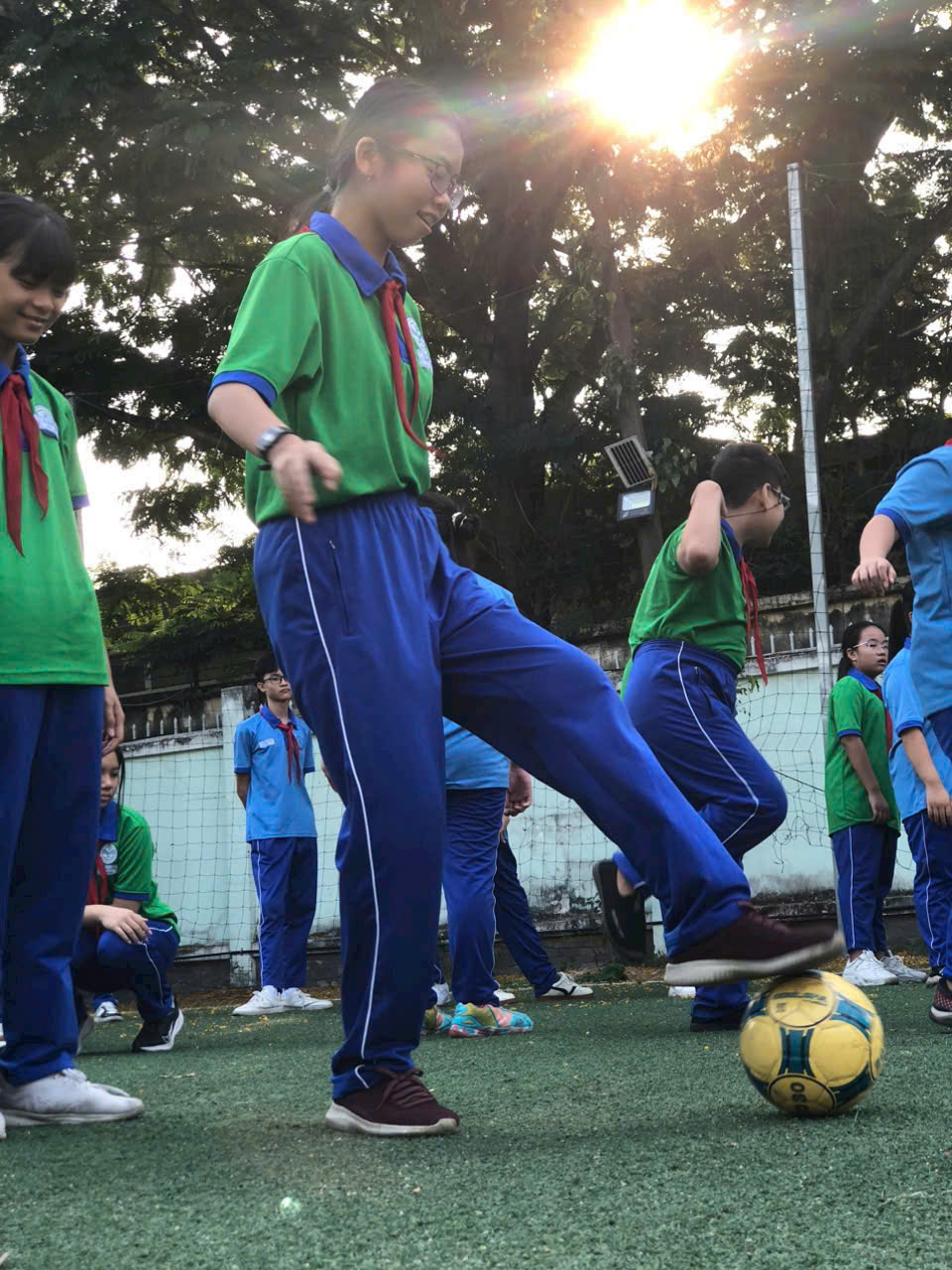 Public secondary schools in District 12, Ho Chi Minh City, teach two sessions per day at 100% capacity - Photo 3. Học 2 buổi/ngày, trường THCS dạy gì cho học sinh? - Ảnh 3.