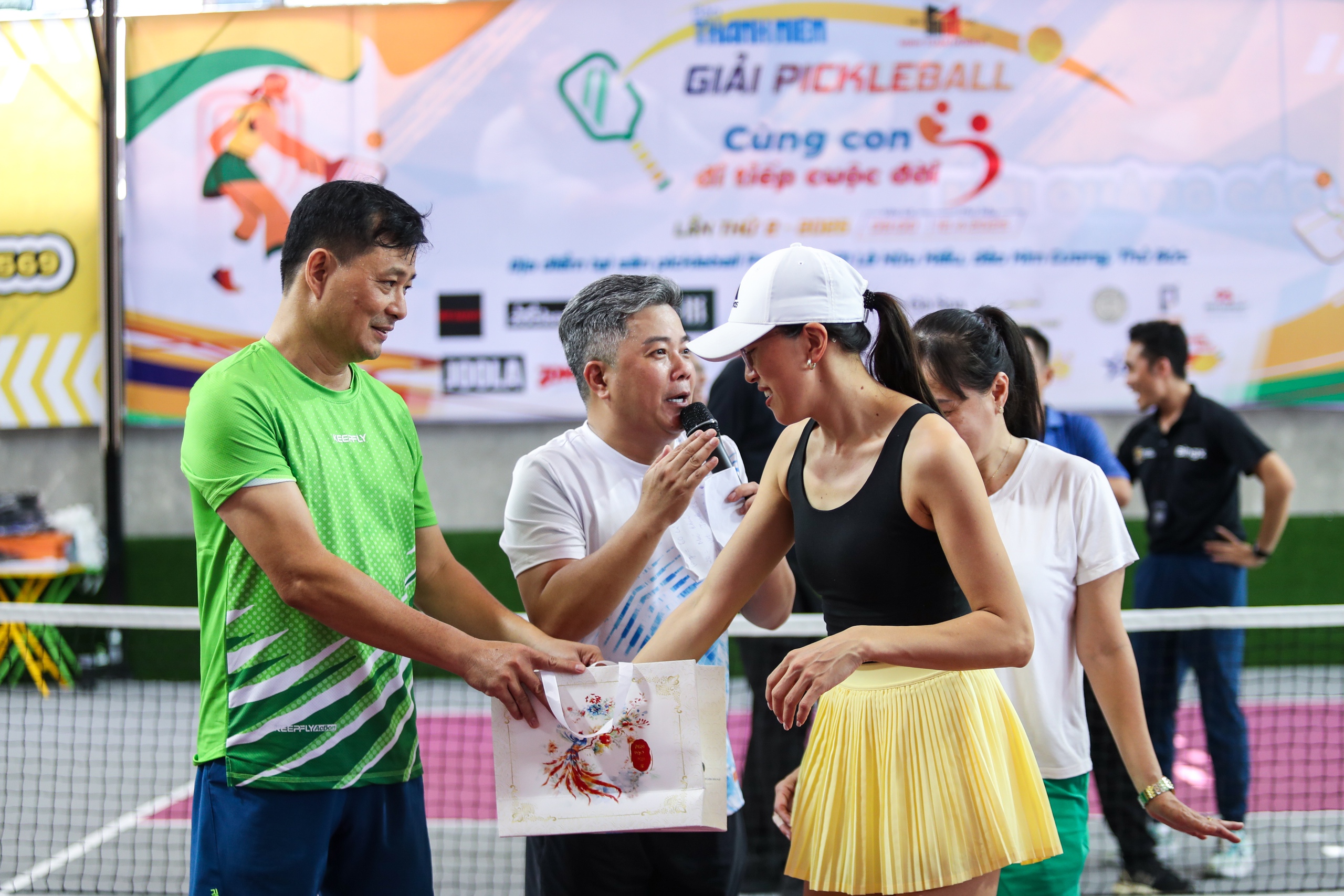 Những khoảnh khắc cảm xúc tại giải pickleball 'Cùng con đi tiếp cuộc đời'- Ảnh 21. Những khoảnh khắc cảm xúc tại giải pickleball 'Cùng con đi tiếp cuộc đời'- Ảnh 21.