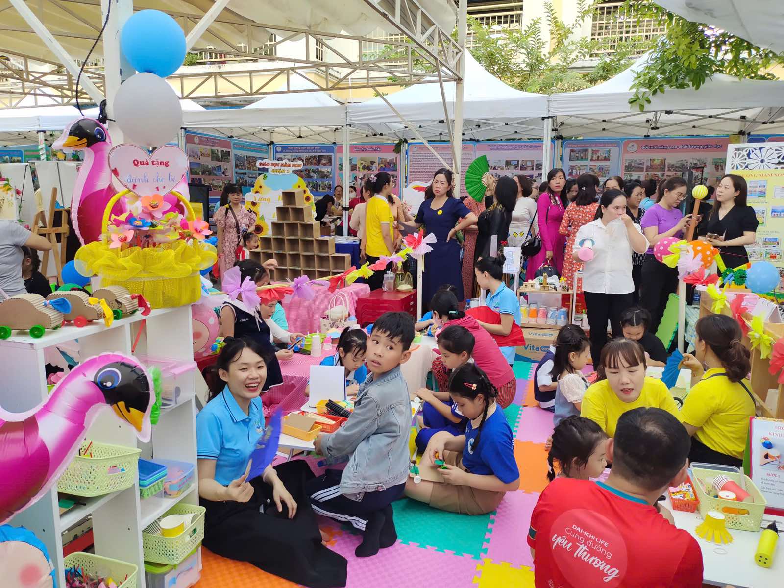 Một quận định hướng phát triển hệ thống giáo dục theo hướng mở, tăng cường hội nhập - Ảnh 3.