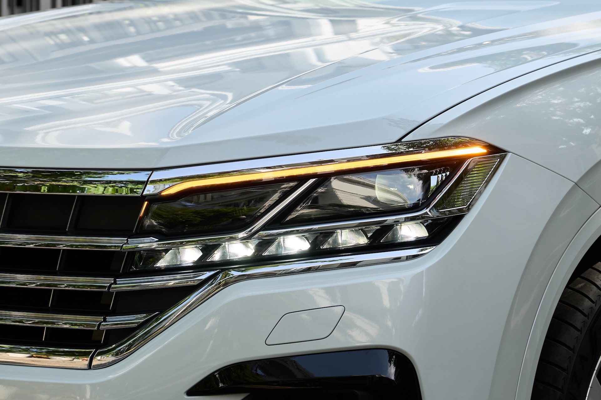 SUV Đức Volkswagen Touareg có đáng giá 2,7 tỉ đồng? - Ảnh 3. SUV Đức Volkswagen Touareg có đáng giá 2,7 tỉ đồng? - Ảnh 3.