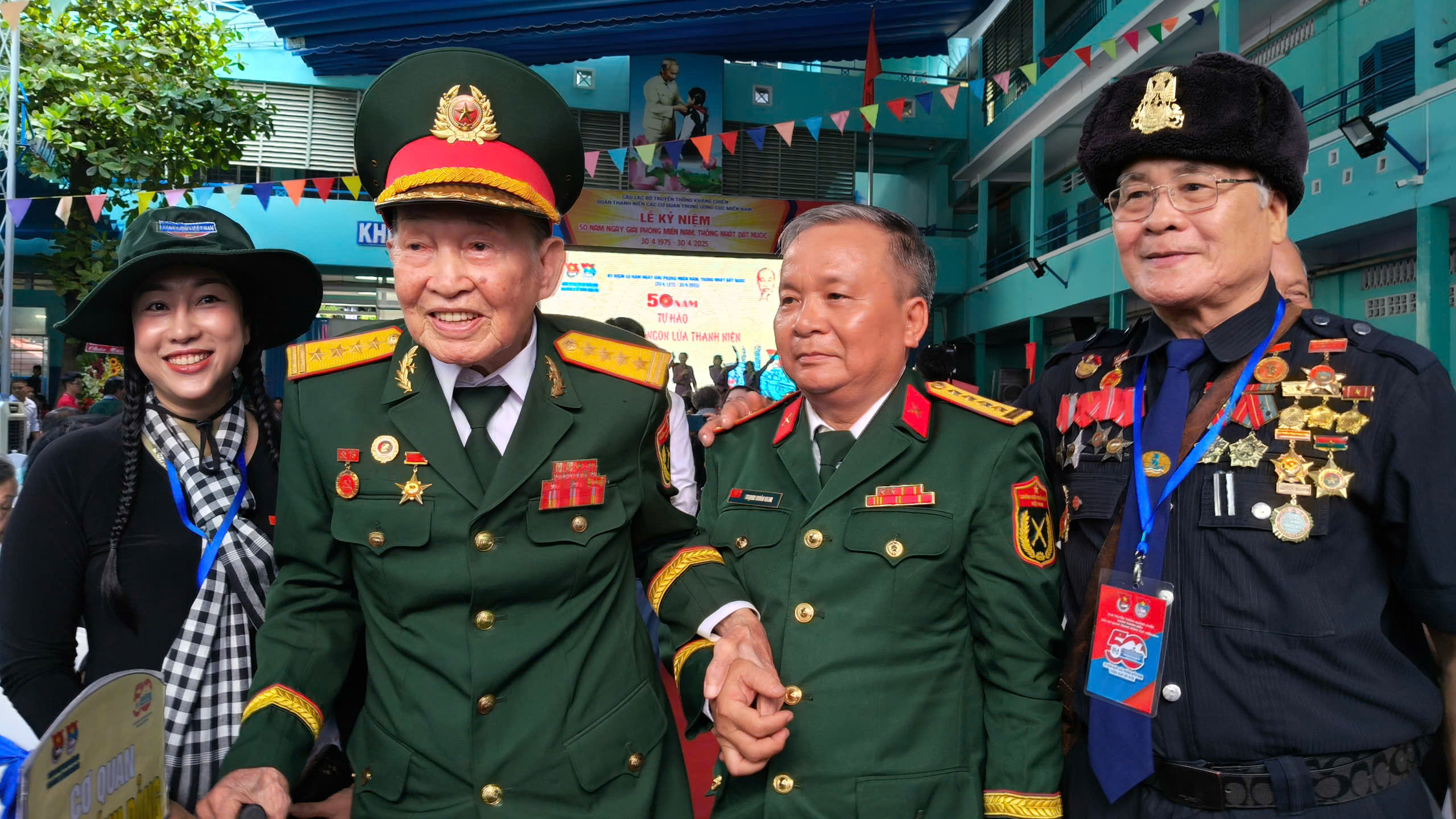 Nguyên Chủ tịch nước Nguyễn Minh Triết: Thanh niên thế hệ Hồ Chí Minh sống không hoài phí- Ảnh 3. Nguyên Chủ tịch nước Nguyễn Minh Triết: Thanh niên thế hệ Hồ Chí Minh sống không hoài phí- Ảnh 3.