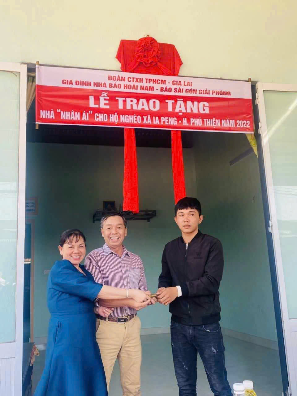 Nhà báo Phạm Hoài Nam ở TP.HCM hơn 20 năm đi ‘viết’ nghĩa tình
- Ảnh 5. Nhà báo Phạm Hoài Nam ở TP.HCM hơn 20 năm đi ‘viết’ nghĩa tình
- Ảnh 5.
