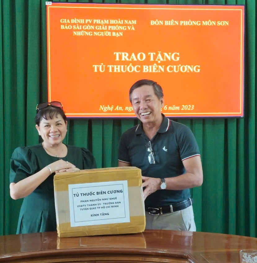 Nhà báo Phạm Hoài Nam ở TP.HCM hơn 20 năm đi ‘viết’ nghĩa tình
- Ảnh 4. Nhà báo Phạm Hoài Nam ở TP.HCM hơn 20 năm đi ‘viết’ nghĩa tình
- Ảnh 4.